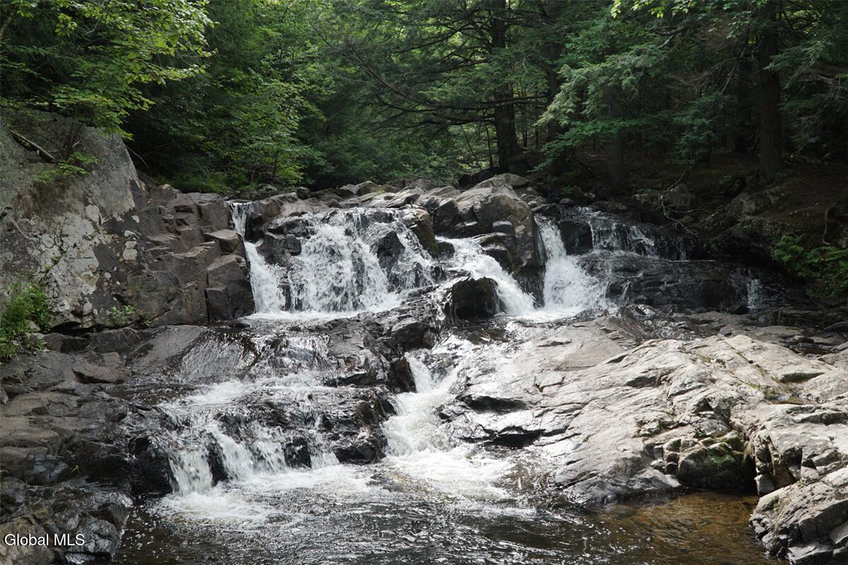 Image 4: North-Creek-Falls