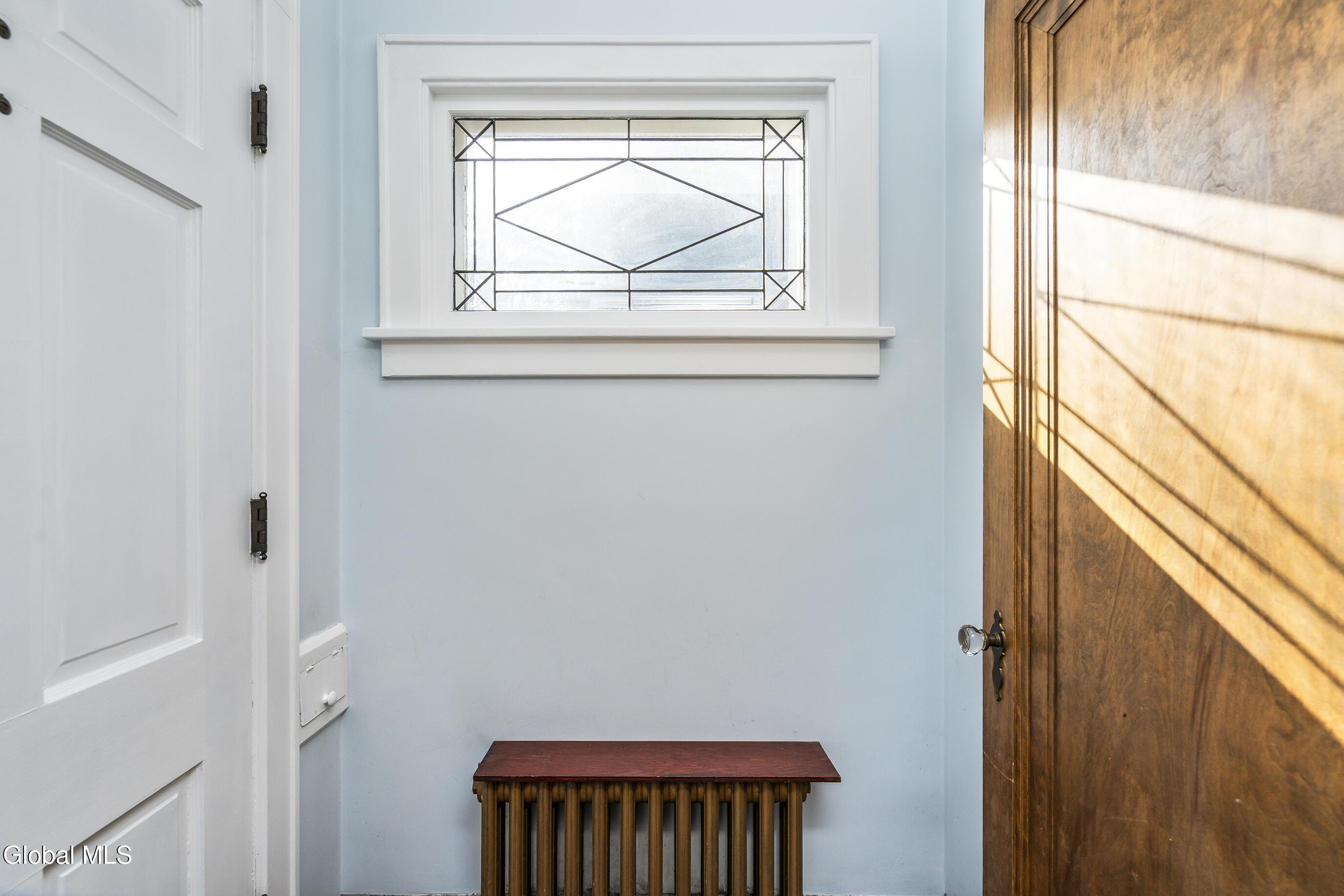 Image 4: 007-815-Wright-Ave-Schenectady-NY-12309