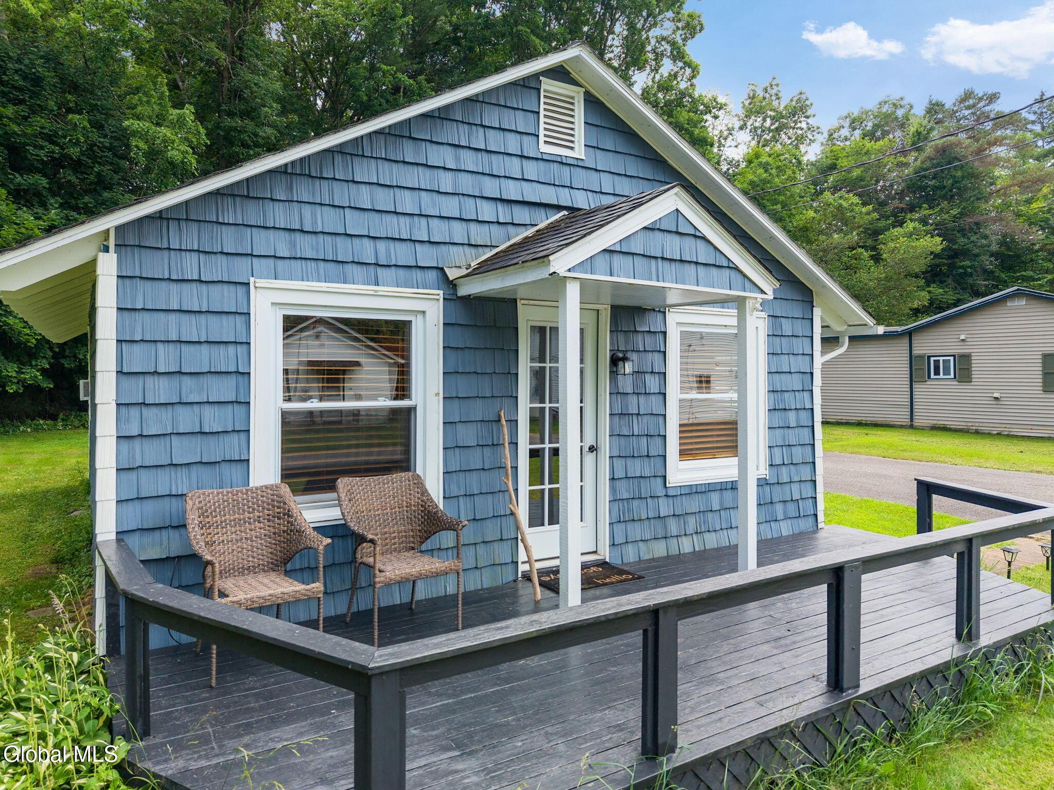 Image 3: 4-234LakeShoreDrN_04