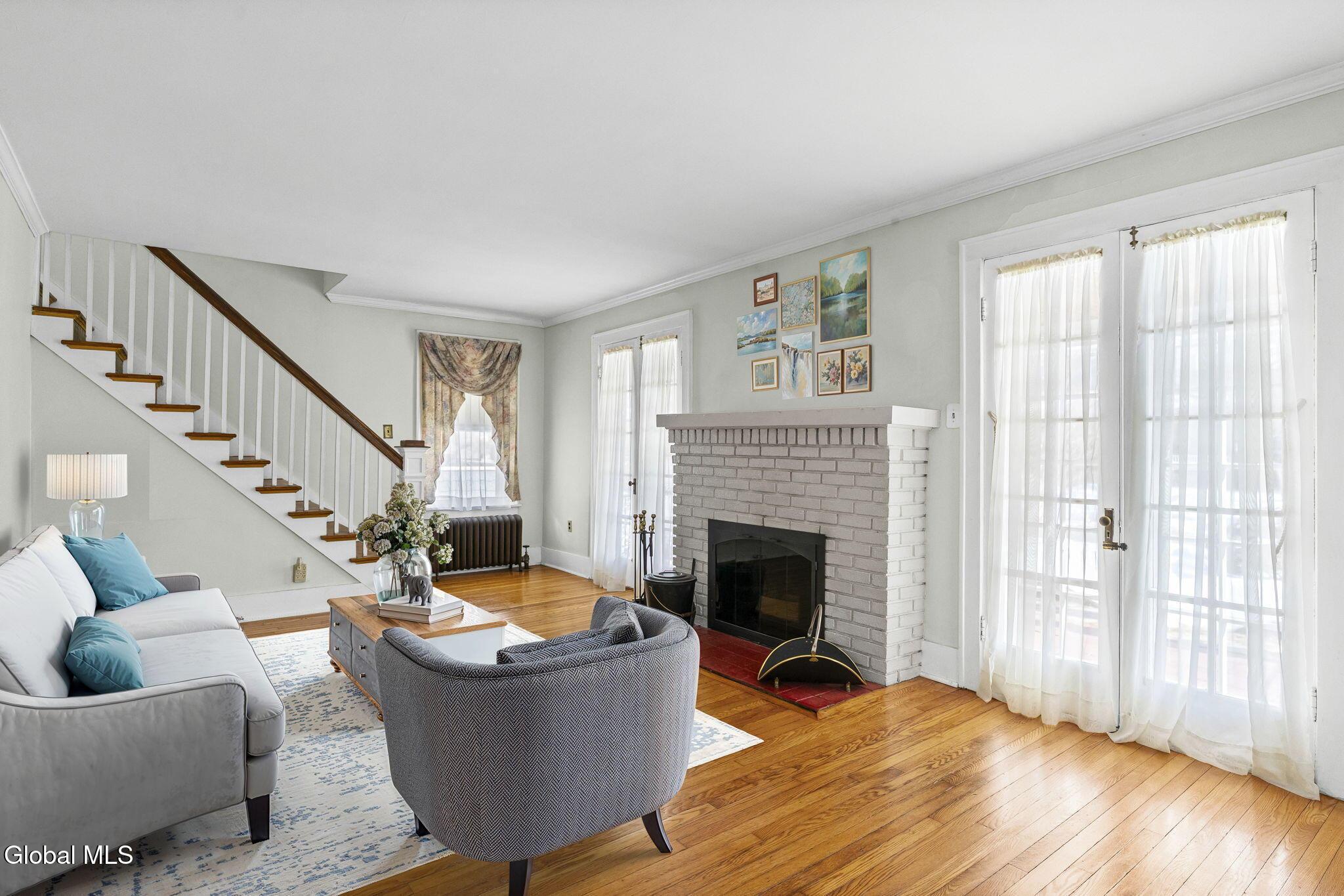 Image 3: 29-web-or-mls-1023-lexington-ave