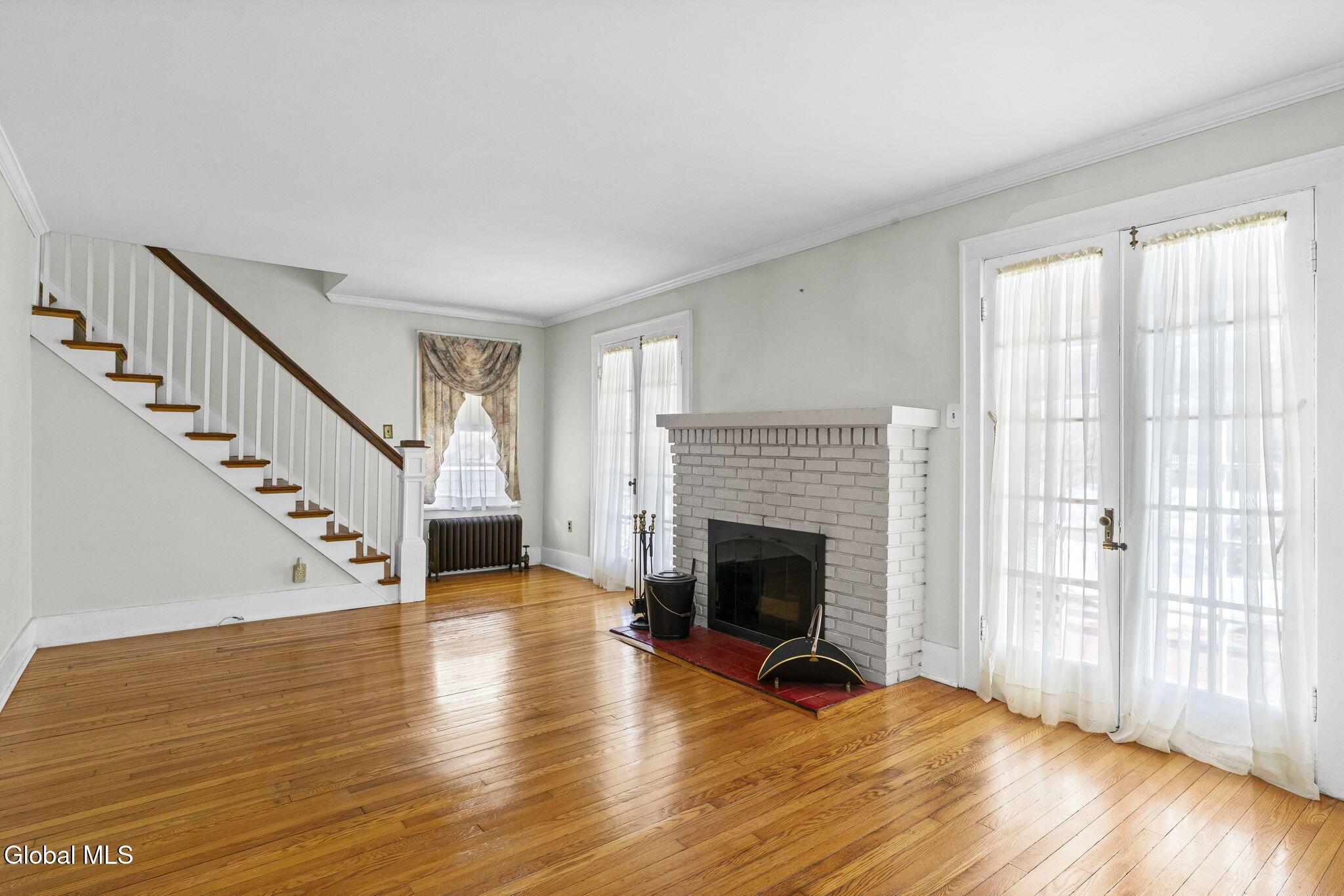 Image 4: 4-web-or-mls-1023-lexington-ave