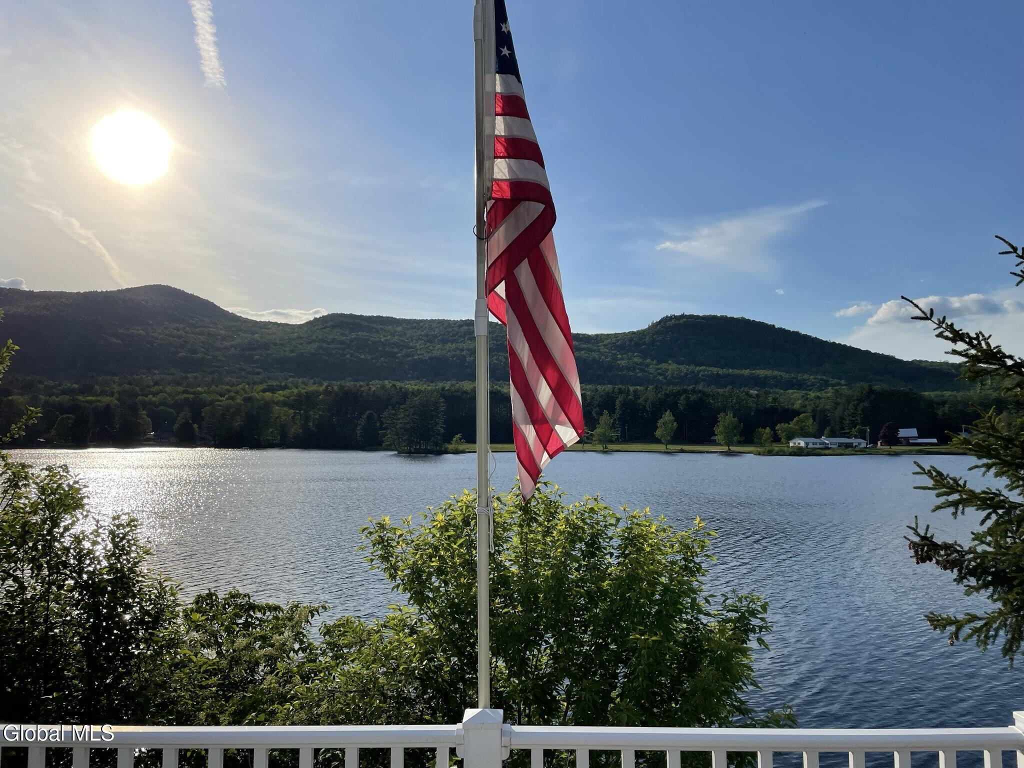 Image 4: 1409 NY-30