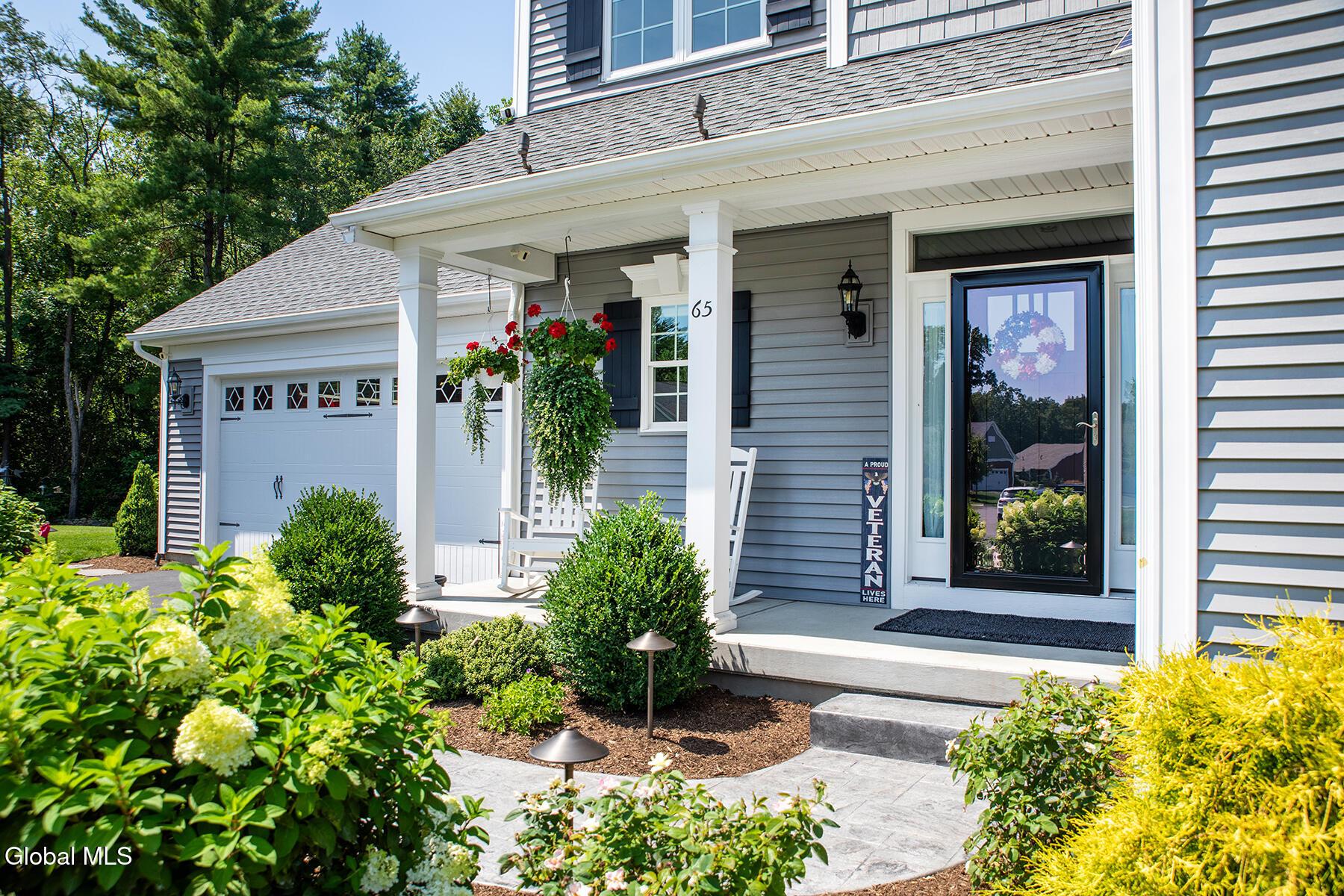 Image 3: 65 Village Circle N - 31