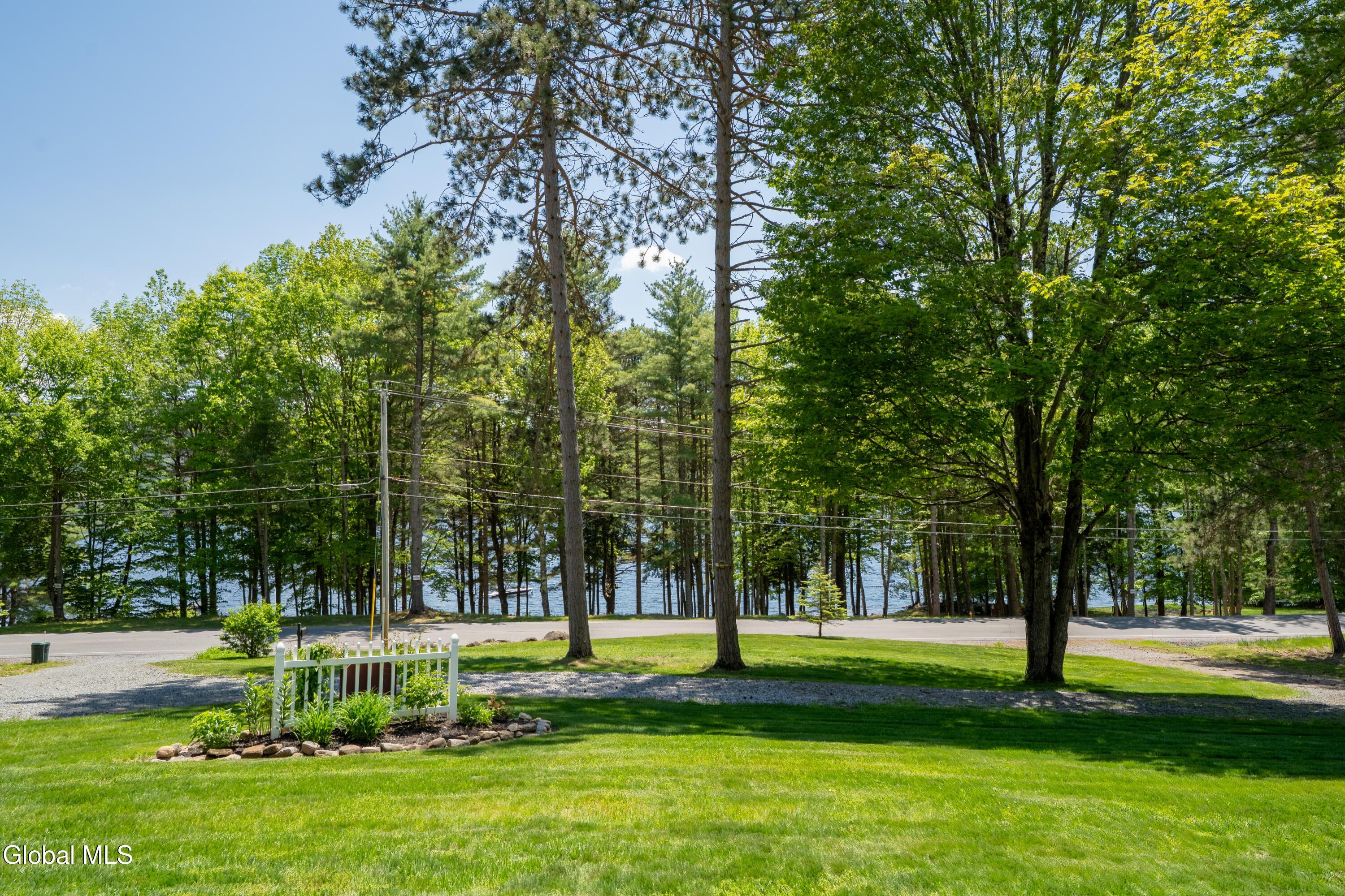 Image 3: 741 N Shore-33