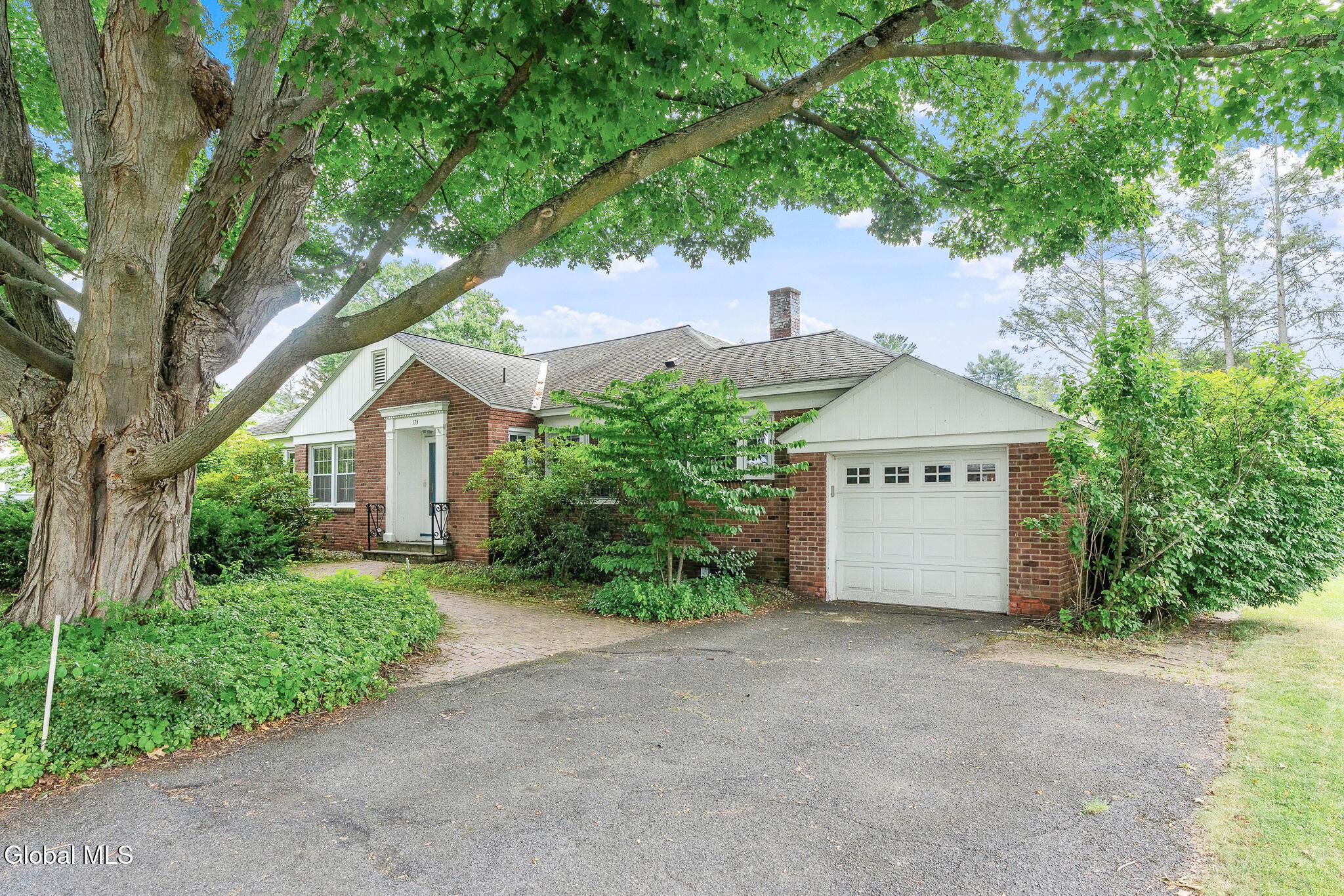 Image 2: 3-web-or-mls-175-colonial-ave-2