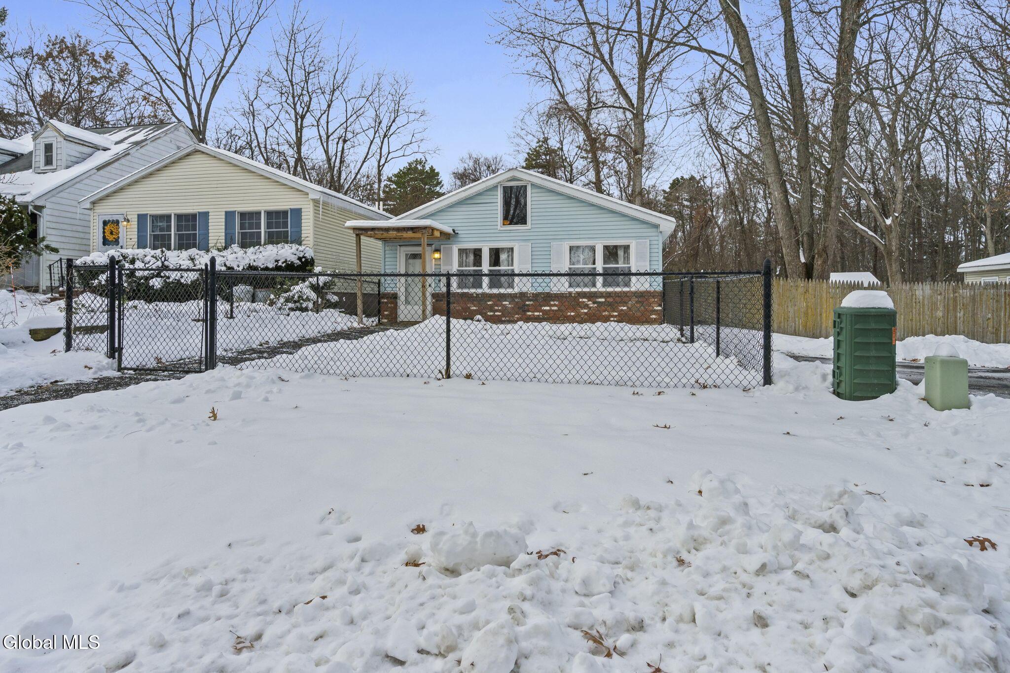 Image 3: 4-web-or-mls-289-donald-ave