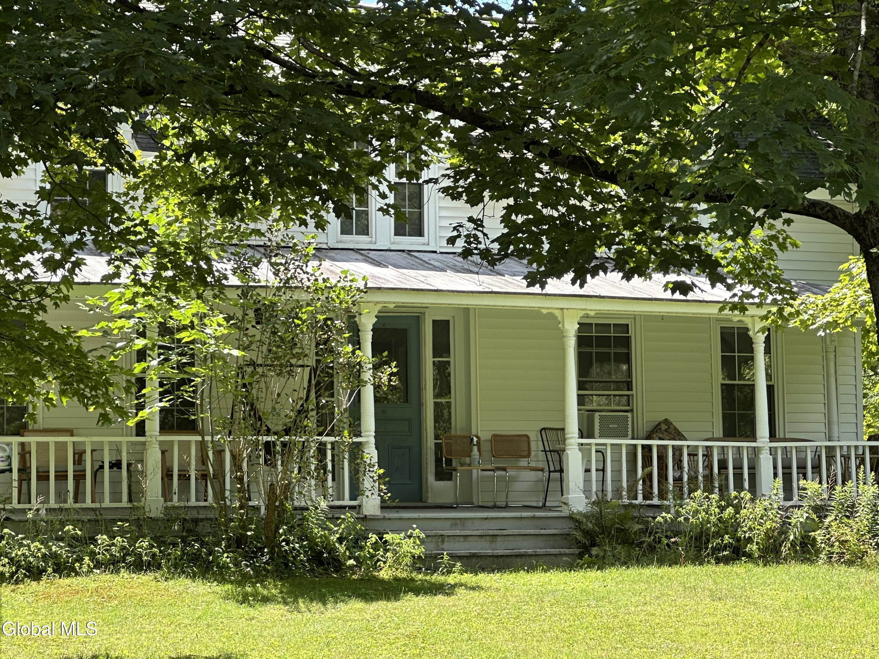 Image 3: Lalo front porch