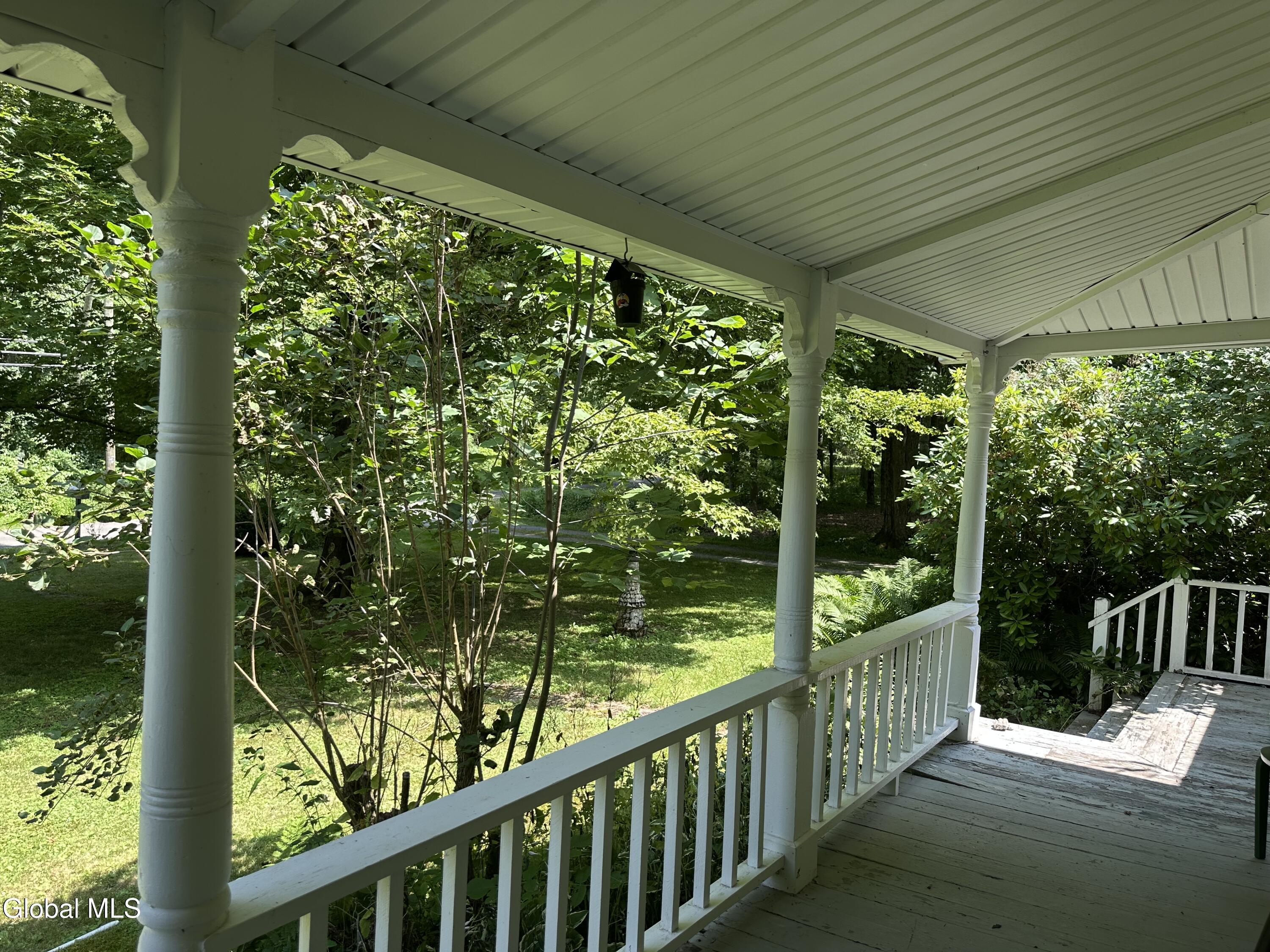 Image 4: Lalo porch 2