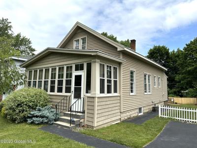 51 Greenway N