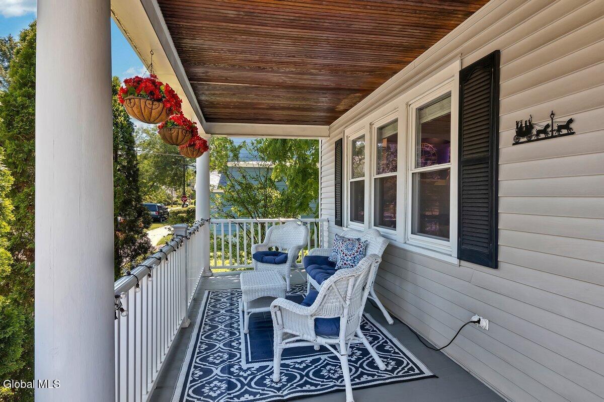 Image 3: 942 Myrtle Ave-4