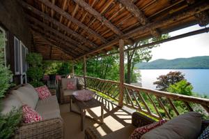 8382 LAKESHORE DR