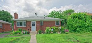 76 BEACON AV