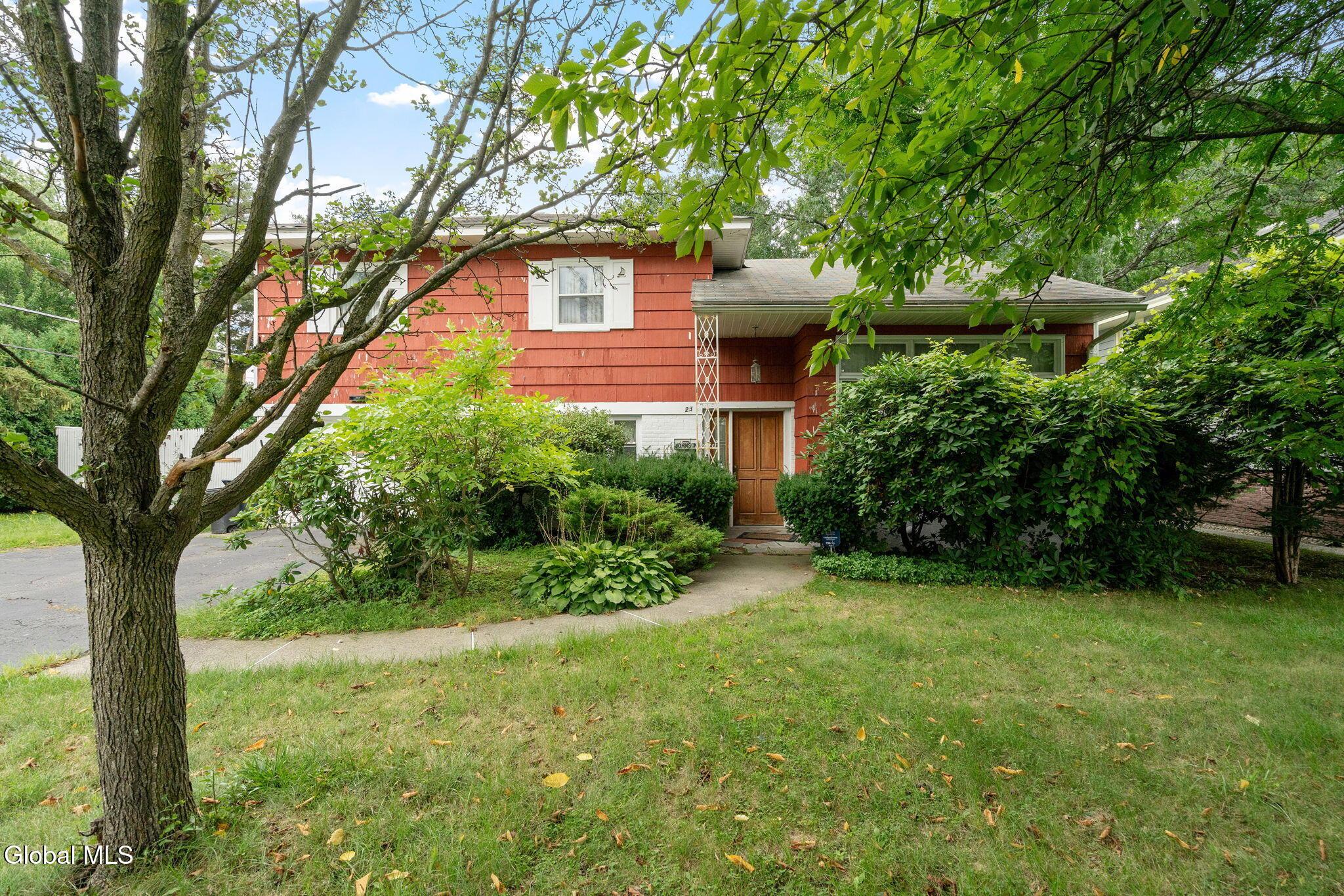 Image 3: 2-web-or-mls-23-colonial-ave