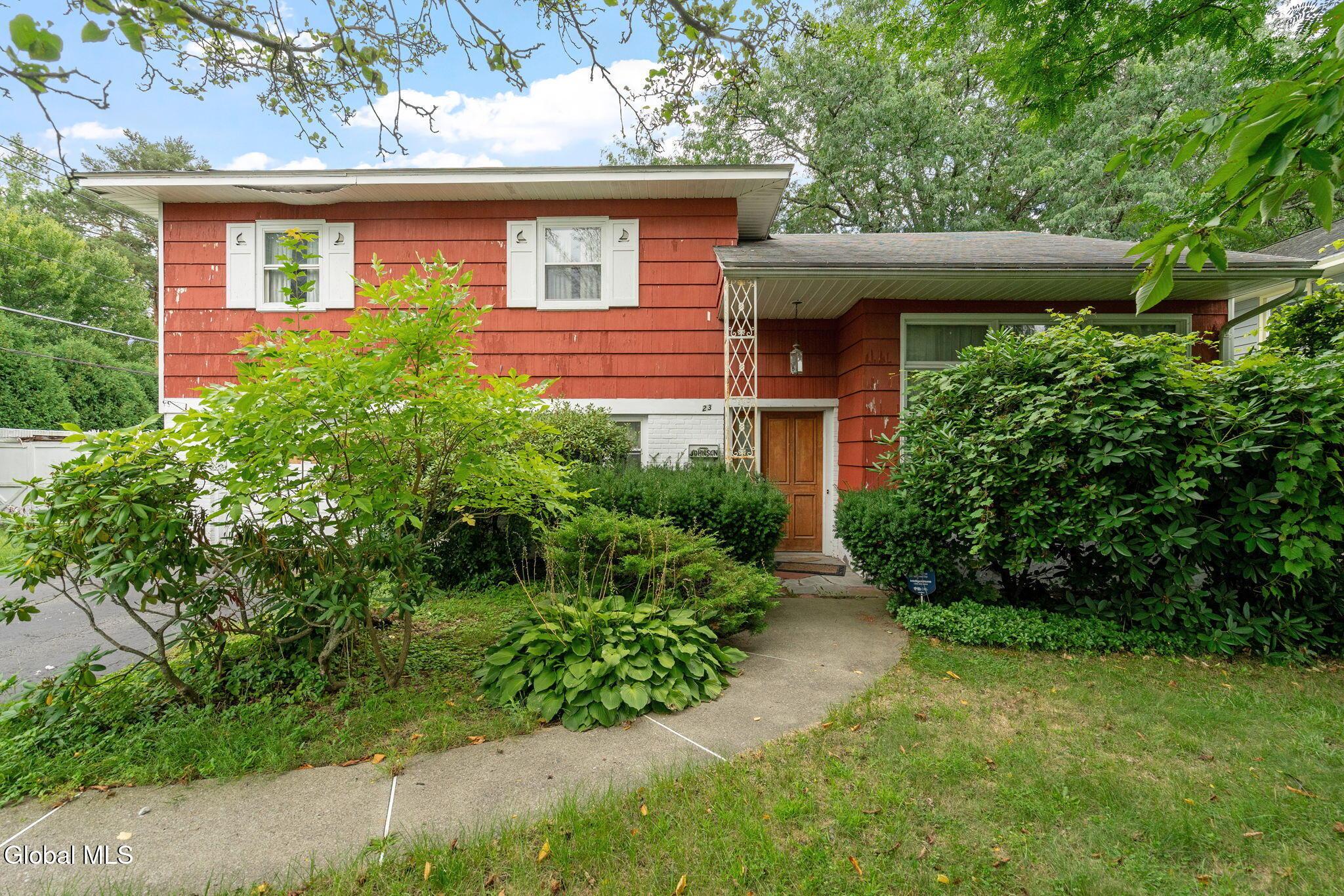 Image 4: 3-web-or-mls-23-colonial-ave