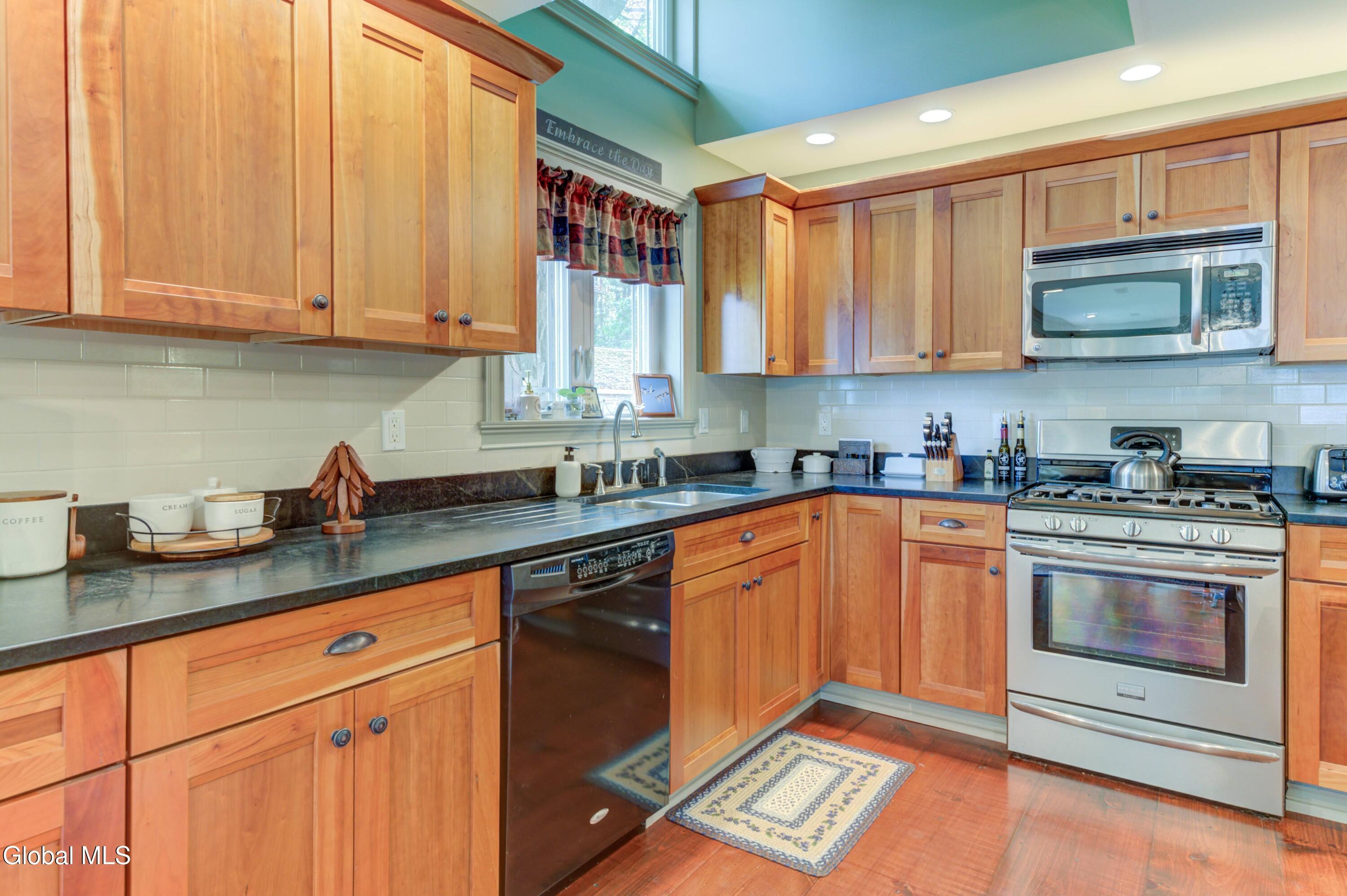 Image 4: 203 Houseman-31