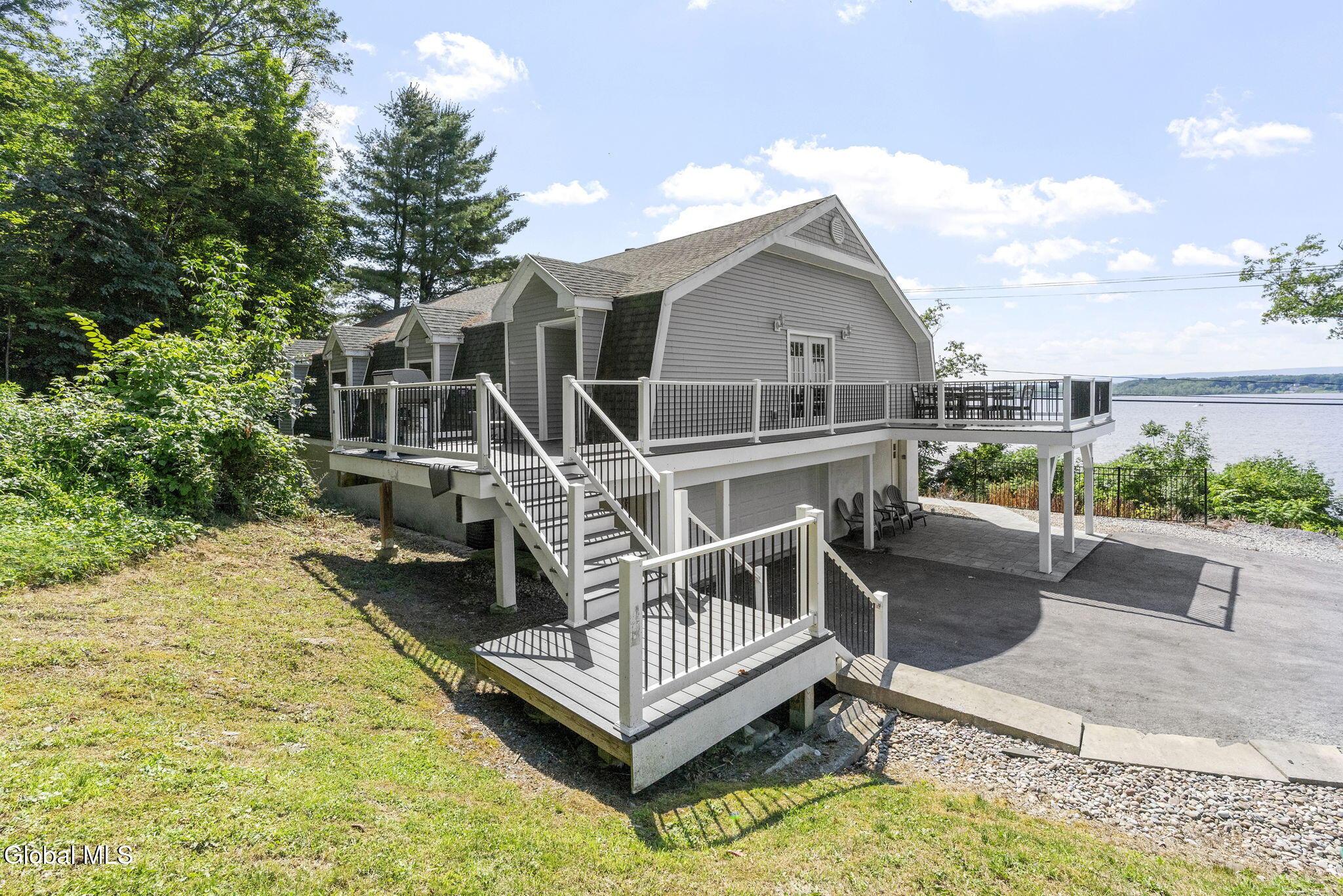 Image 3: 3-web-or-mls-1226-ny-9p