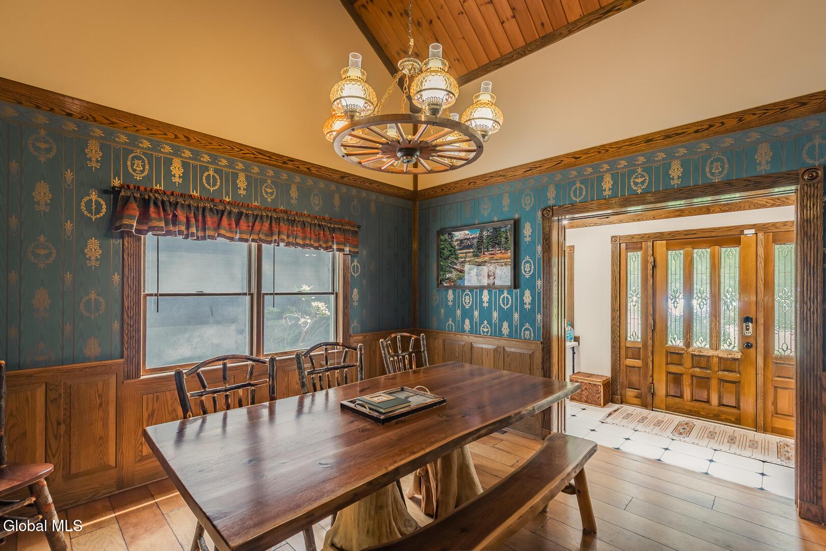 Image 4: Dining Room to Foyer