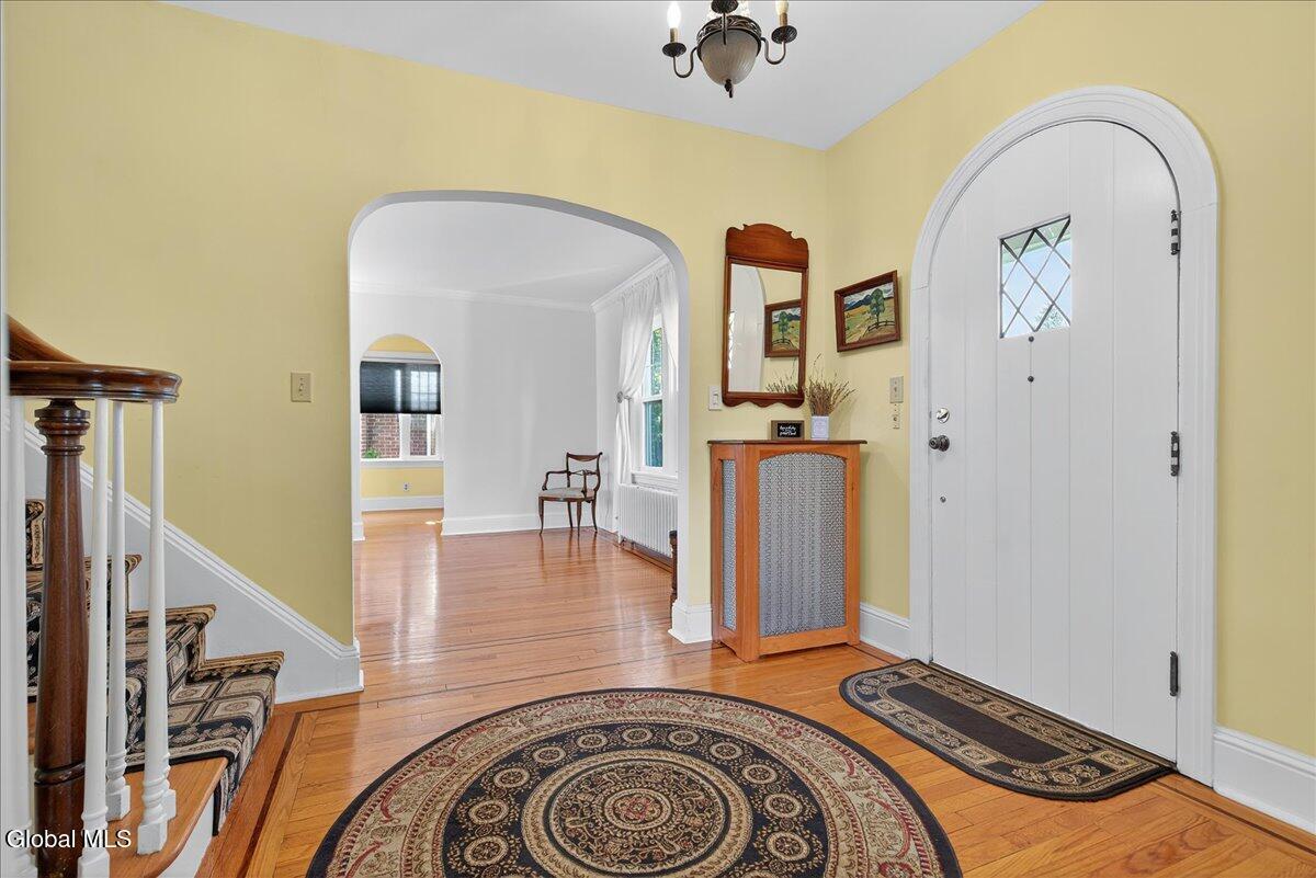 Image 3: Foyer