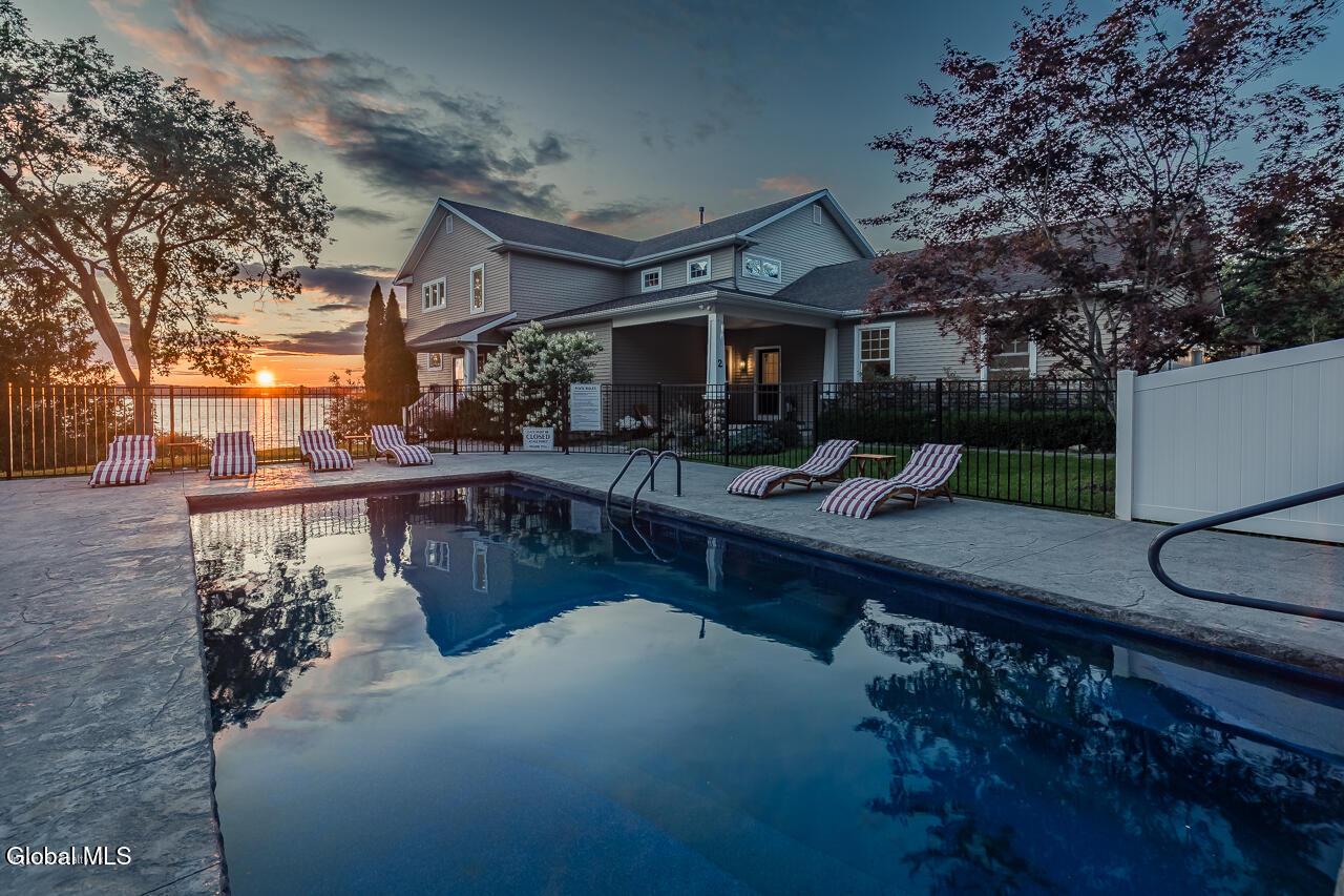 Image 1: 2-Leeward-Ln-Saratoga-Springs-14