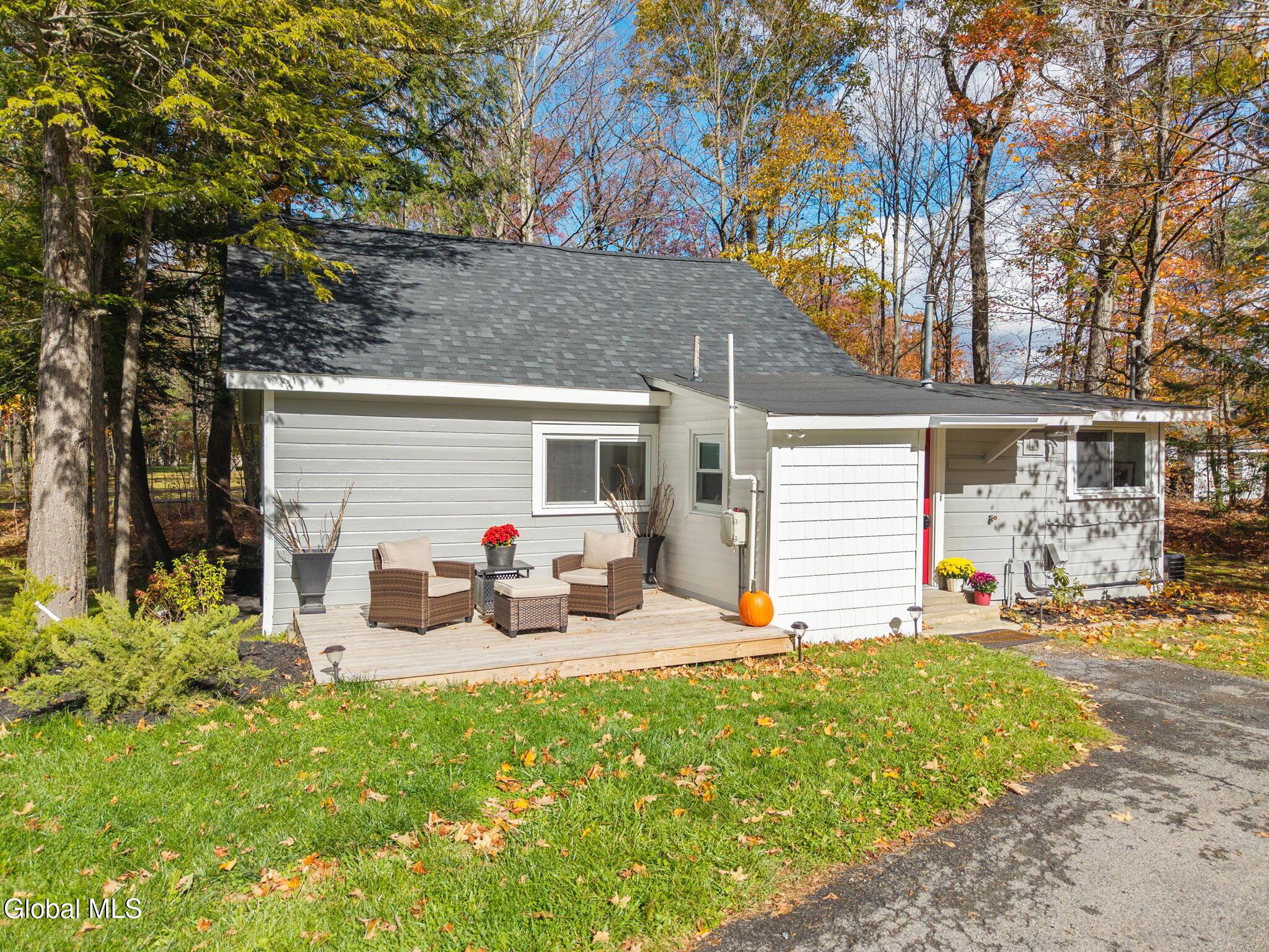 Image 4: 2-92WestsideDr_02