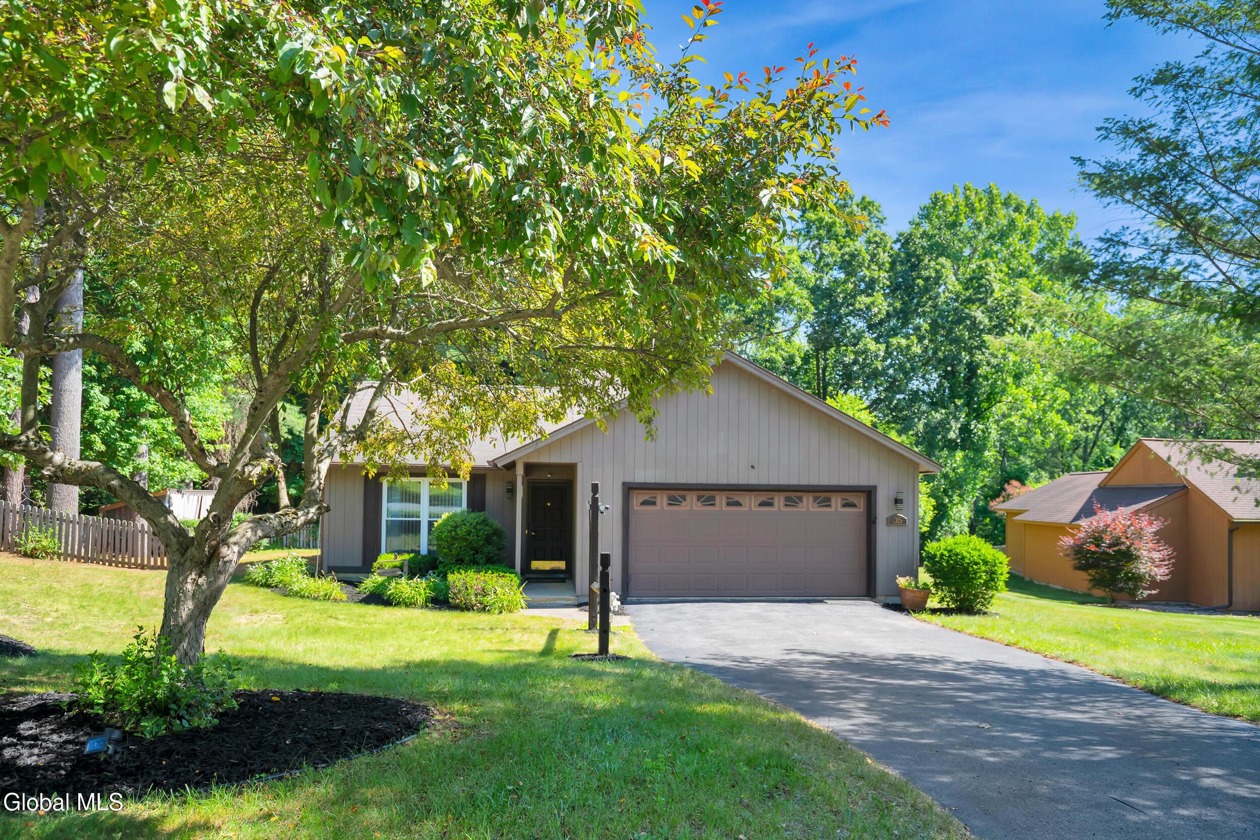 Image 2: 1_35 meadow rue pl ballston spa