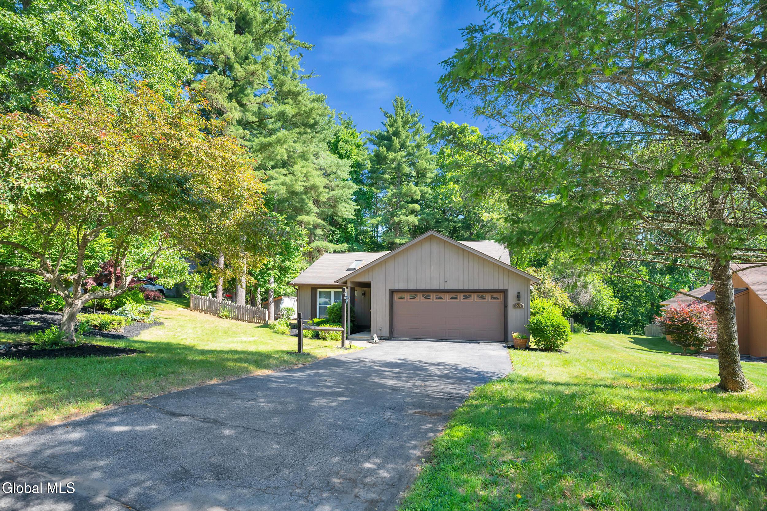 Image 4: 3_35 meadow rue pl ballston spa