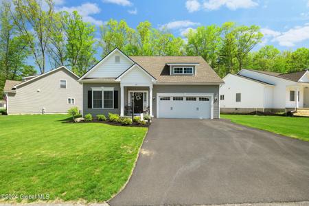 127 Lakepointe Way