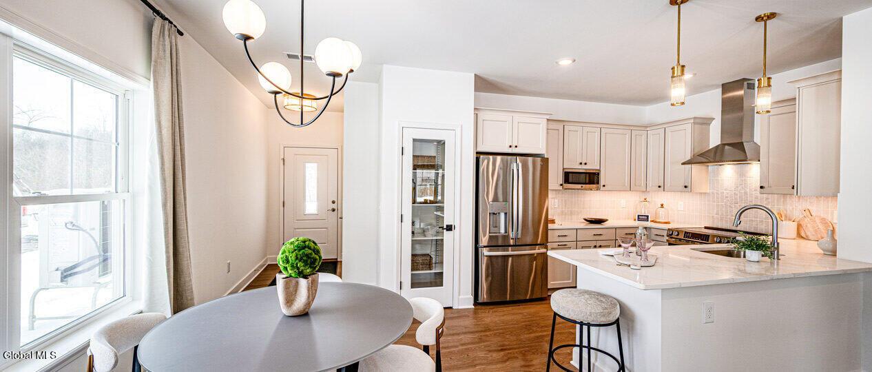 Image 2: Leland-Interior-18-1550-x-844-1266x540
