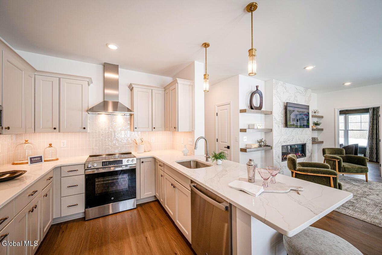 Image 3: Leland-Interior-20-1550-x-844