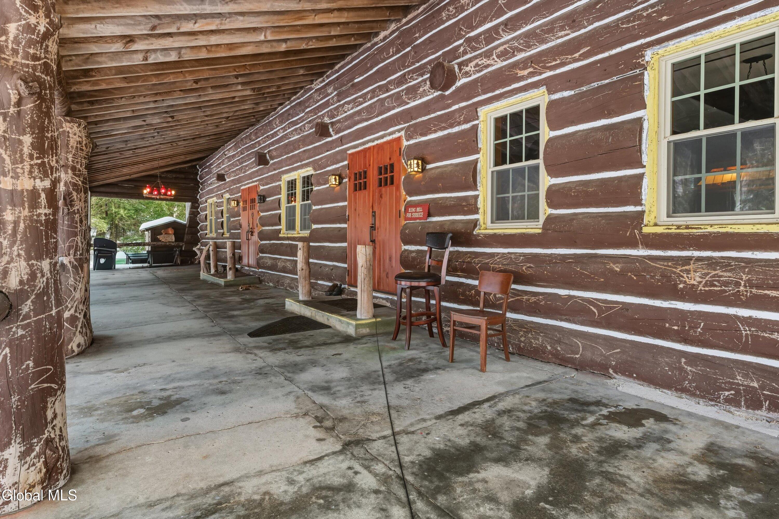 Image 3: 02-746 Howe Rd-48