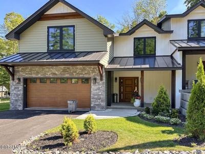 3259 Lake Shore Drive