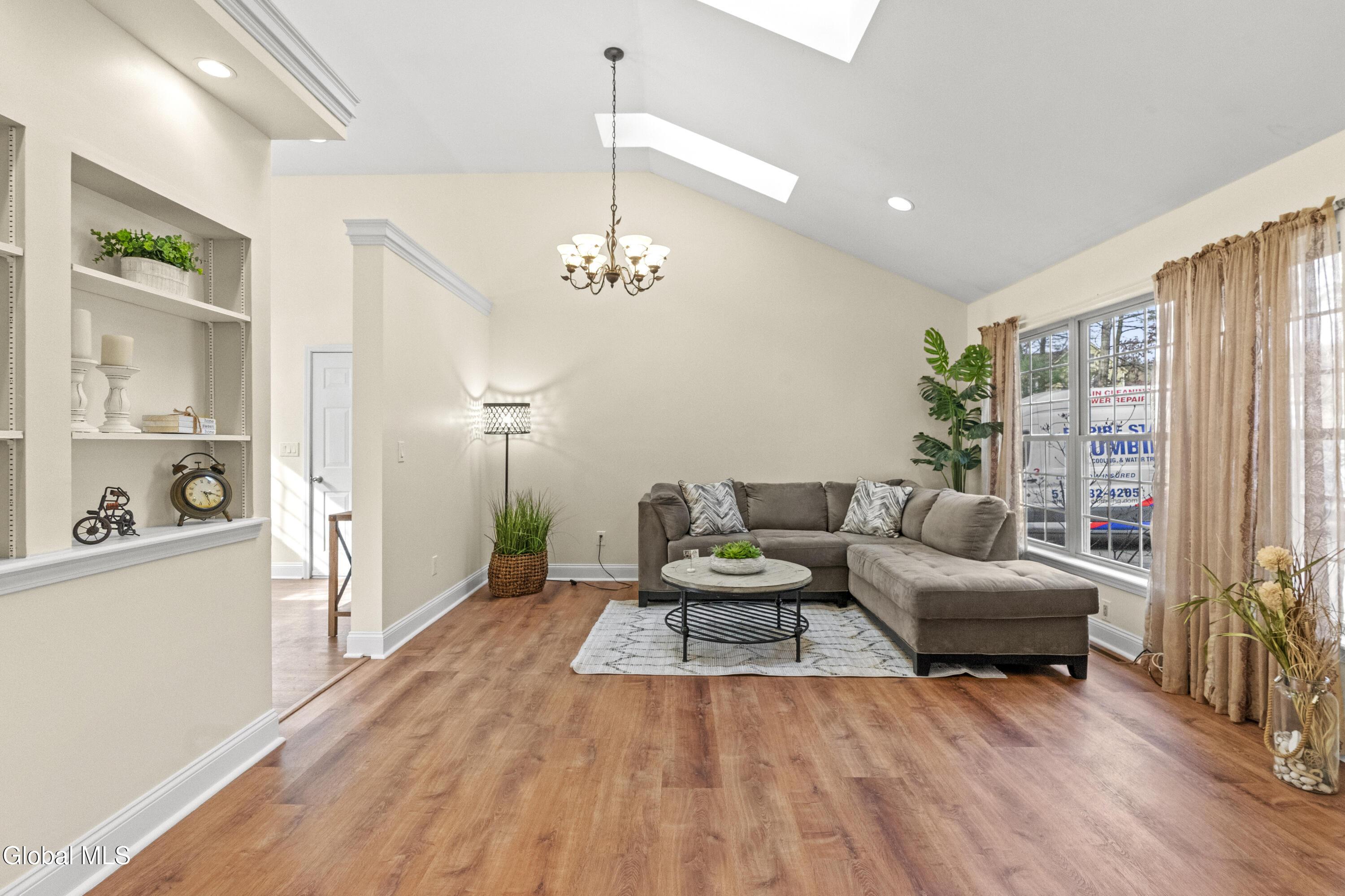 Image 3: 5-print-210-stewart-point-rd