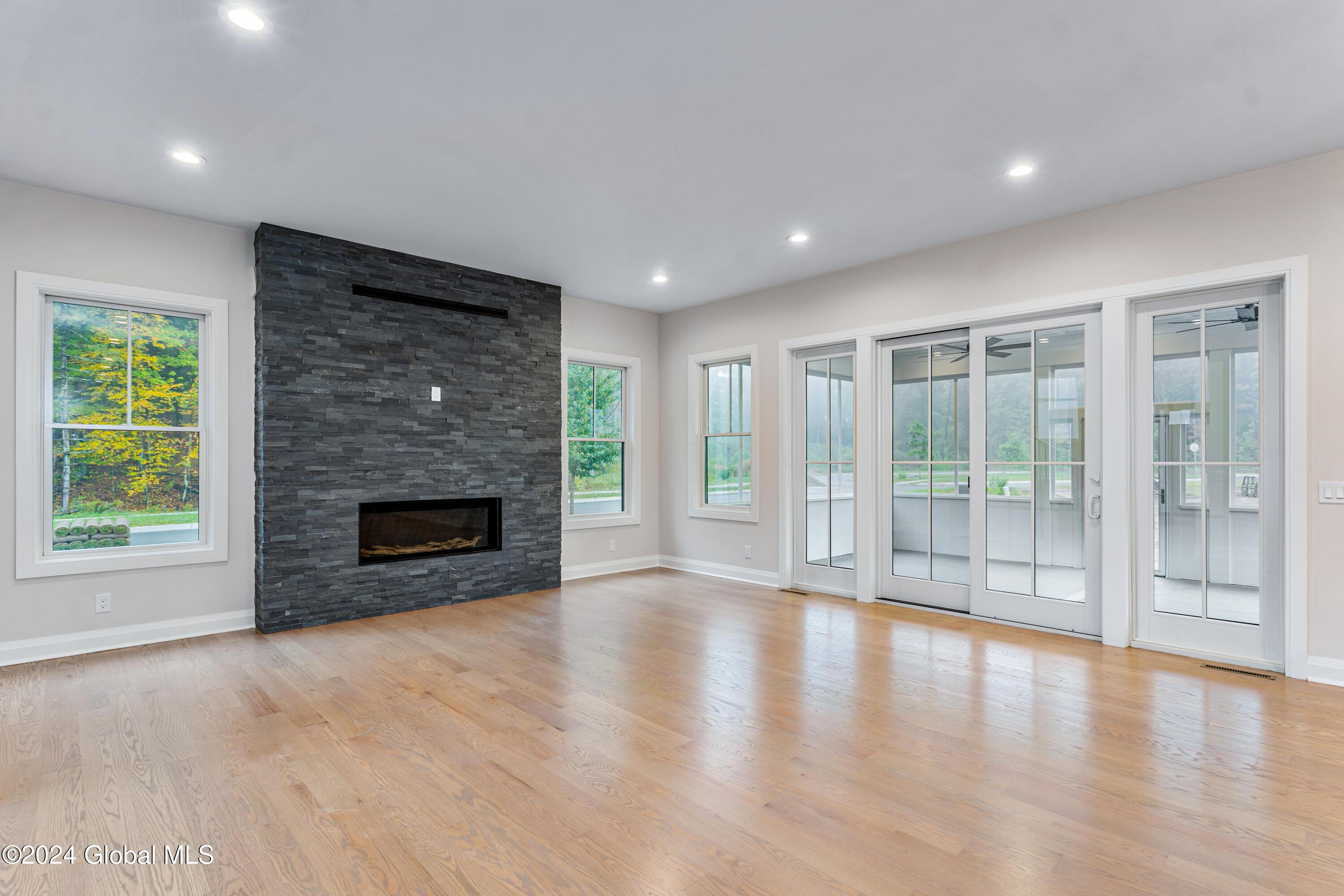 Image 4: 45 Jenna Jo