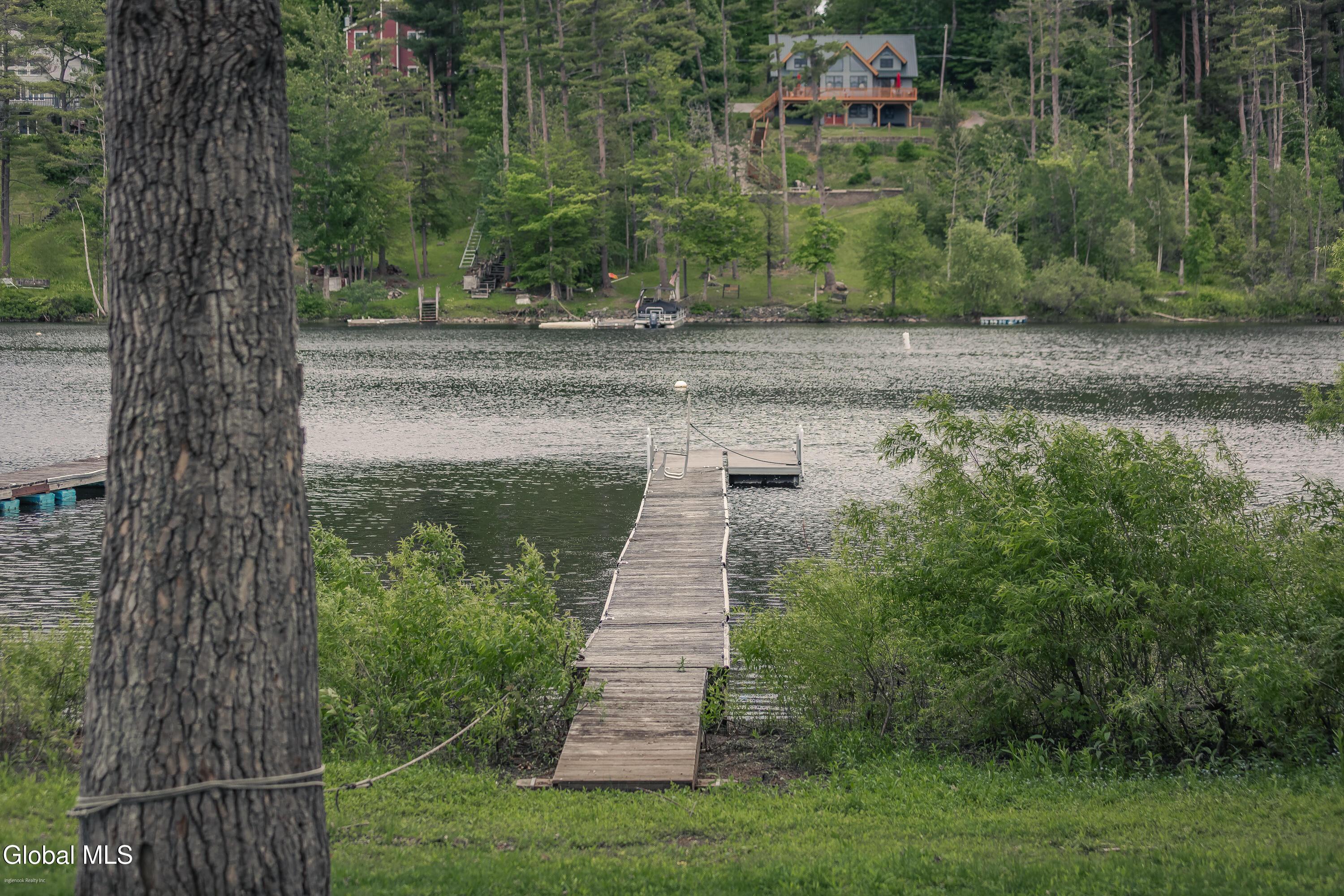 Image 4: 154-Lakeside-Dr-Mayfield-NY-62