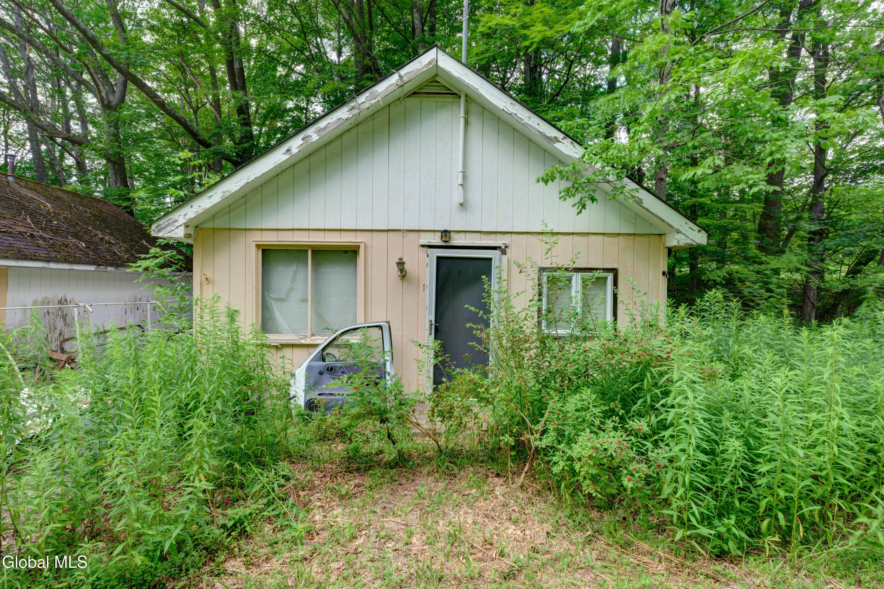 Image 3: 113 quiet path-18