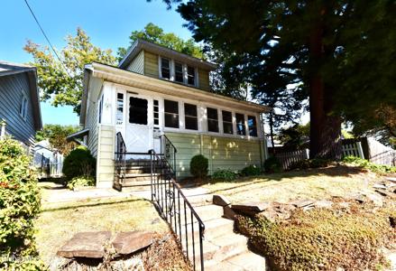 247 Robinson Street