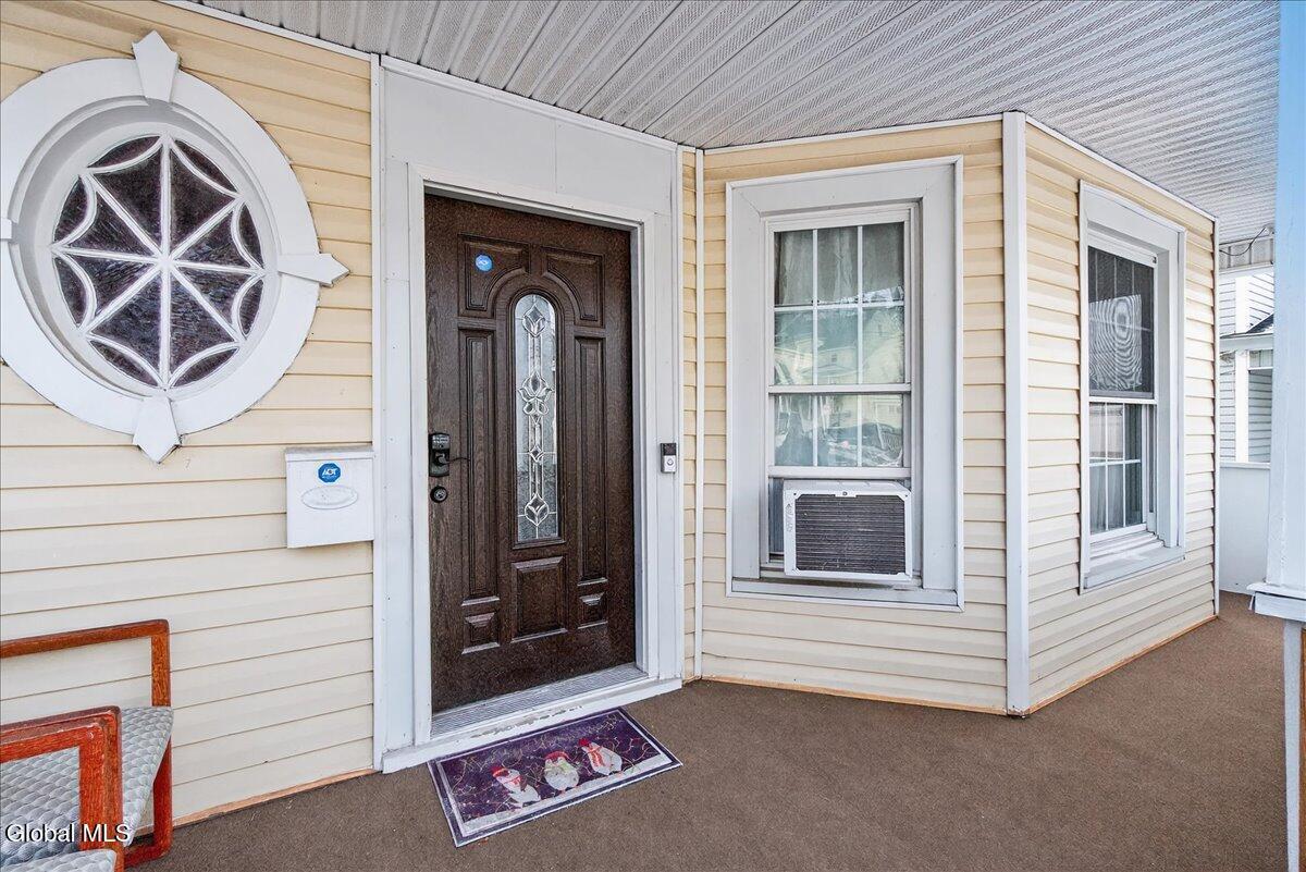 Image 2: 42-118 Linden St-42