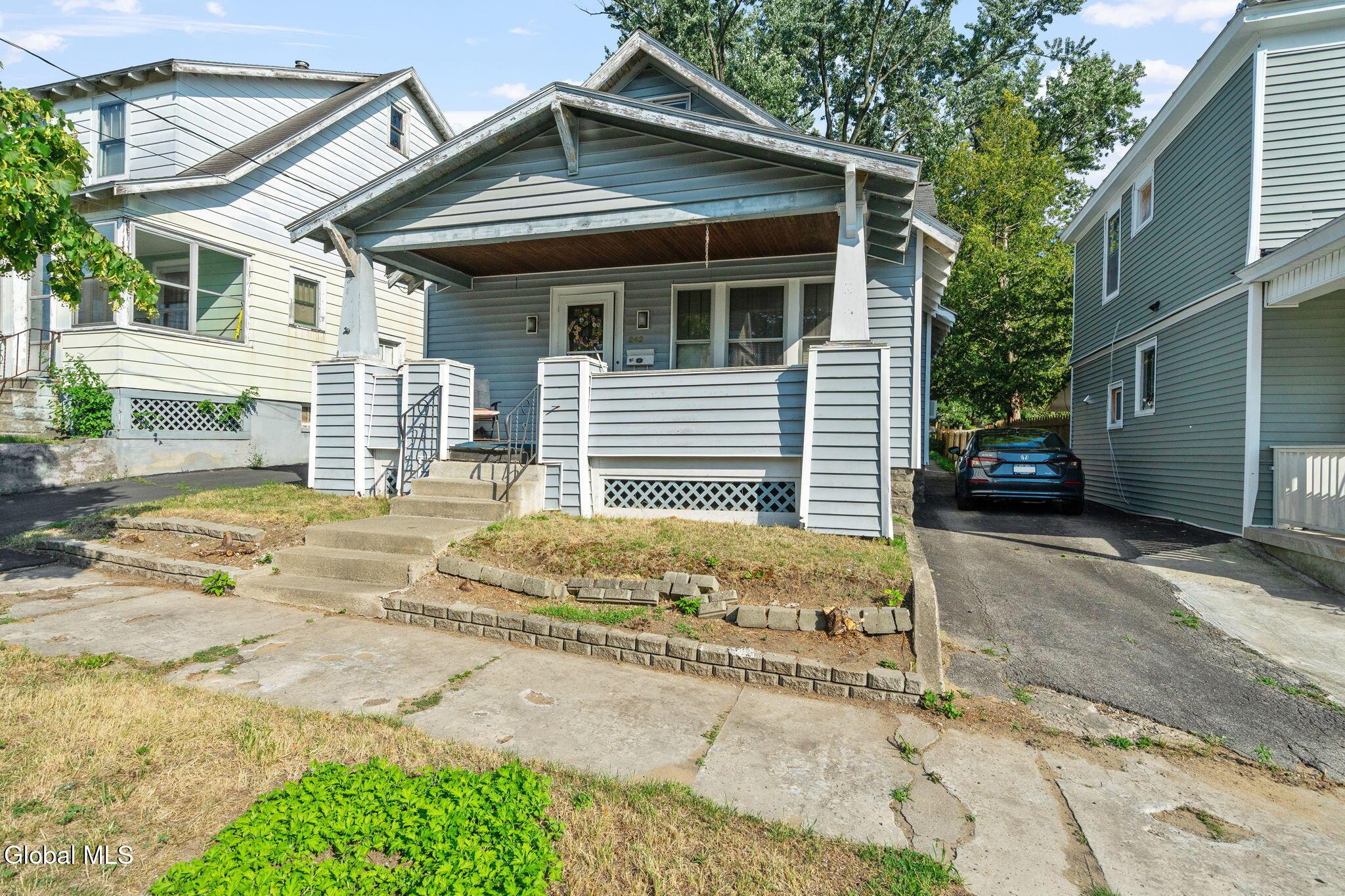 Image 2: 2-web-or-mls-242-linden-st