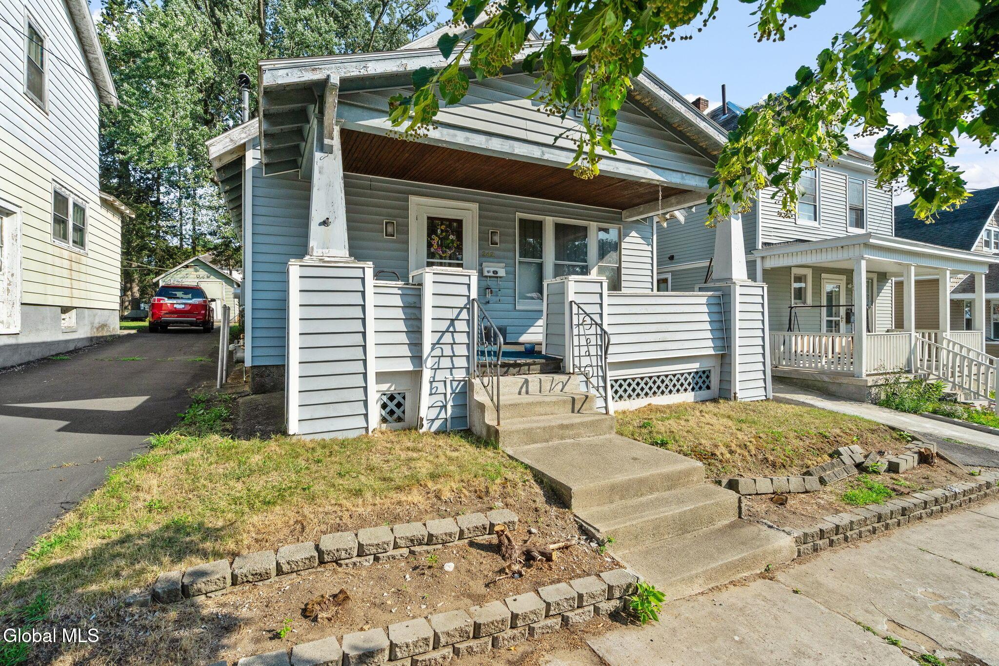 Image 3: 3-web-or-mls-242-linden-st