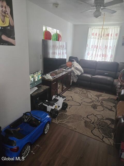 Image 2: 4257476365887117479