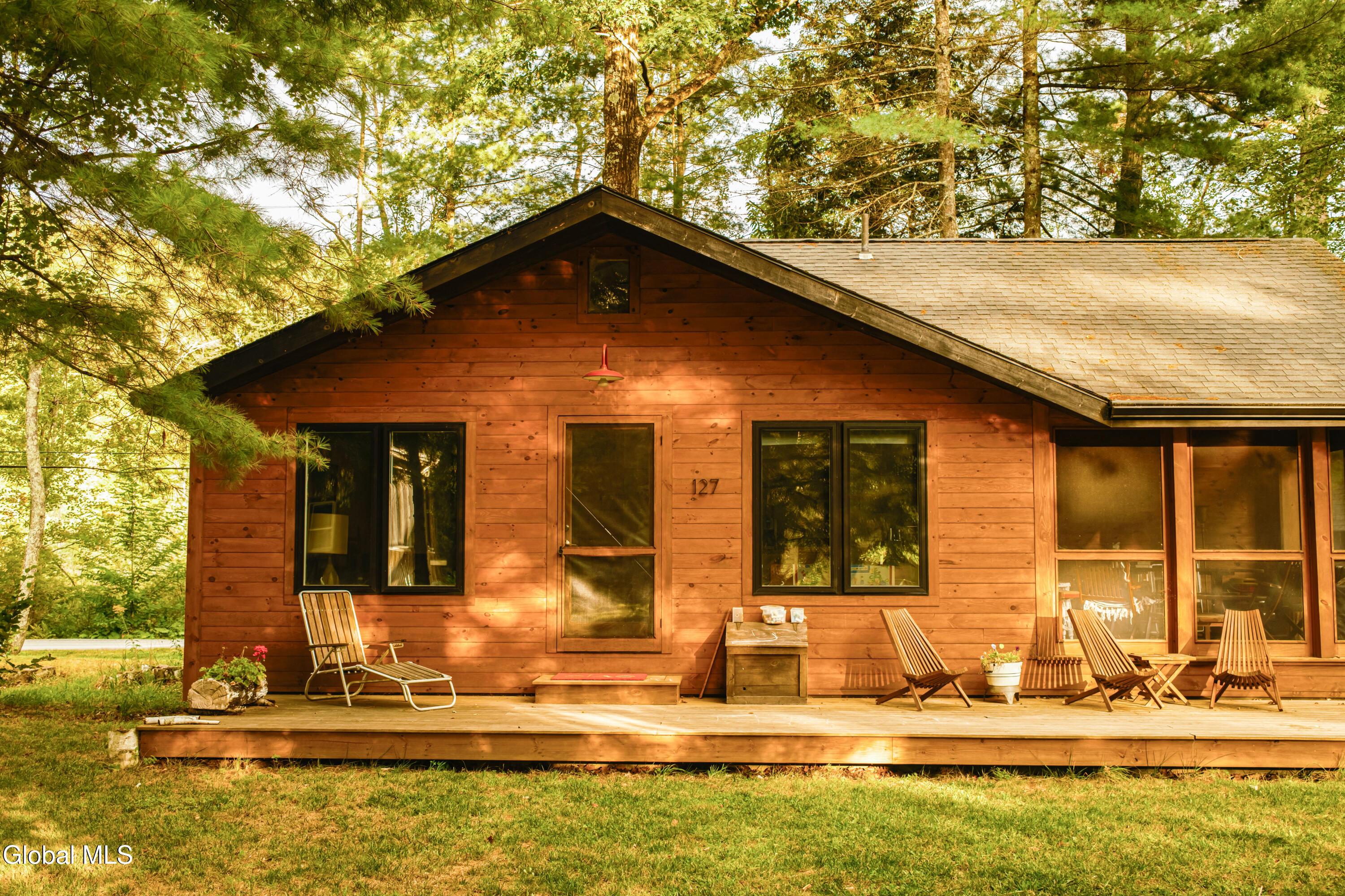 Image 3: 127 Queechy x This Old Hudson