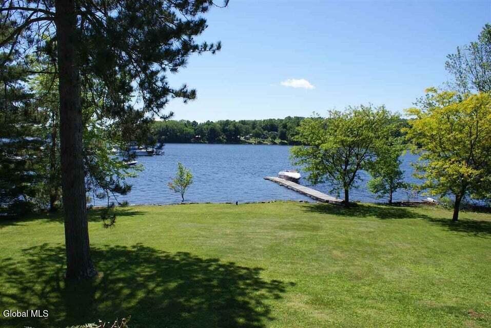 Image 4: boblin marina lawn