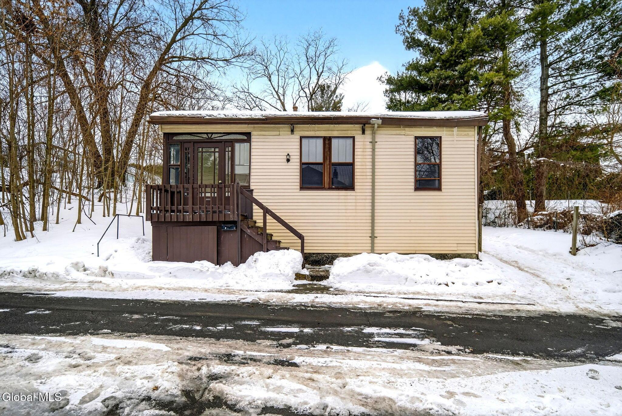 Image 1: 1-web-or-mls-001_DSC01660