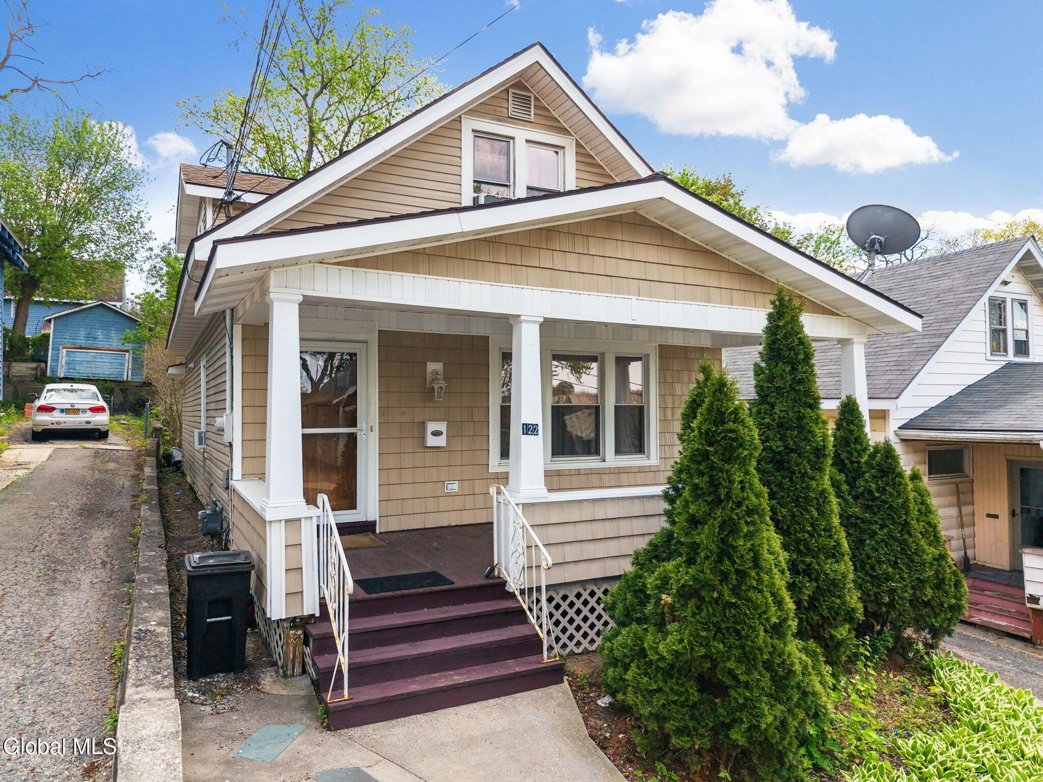 Image 4: 4-122SnowdenAve_06
