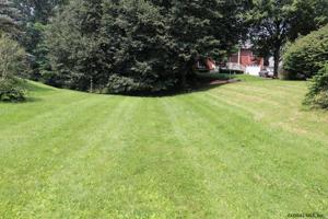 28 MEADE AV