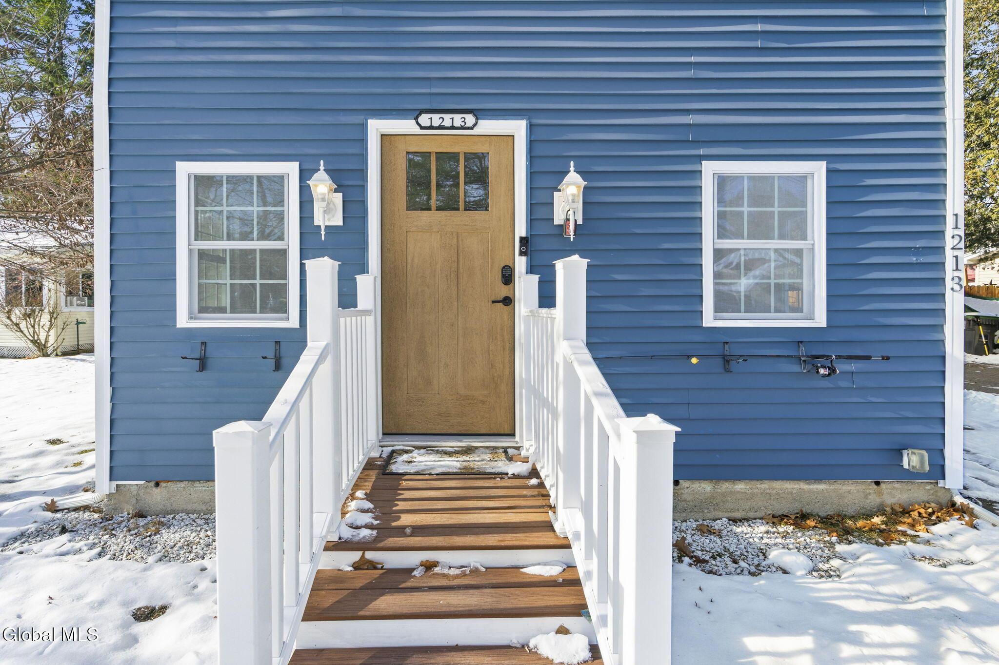 Image 3: 19-web-or-mls-1213-burden-lake-rd