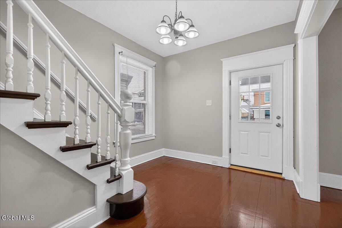 Image 2: 02-35 James St-2