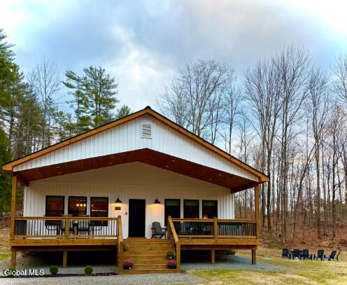 Image 1: Front Elevation- green grass