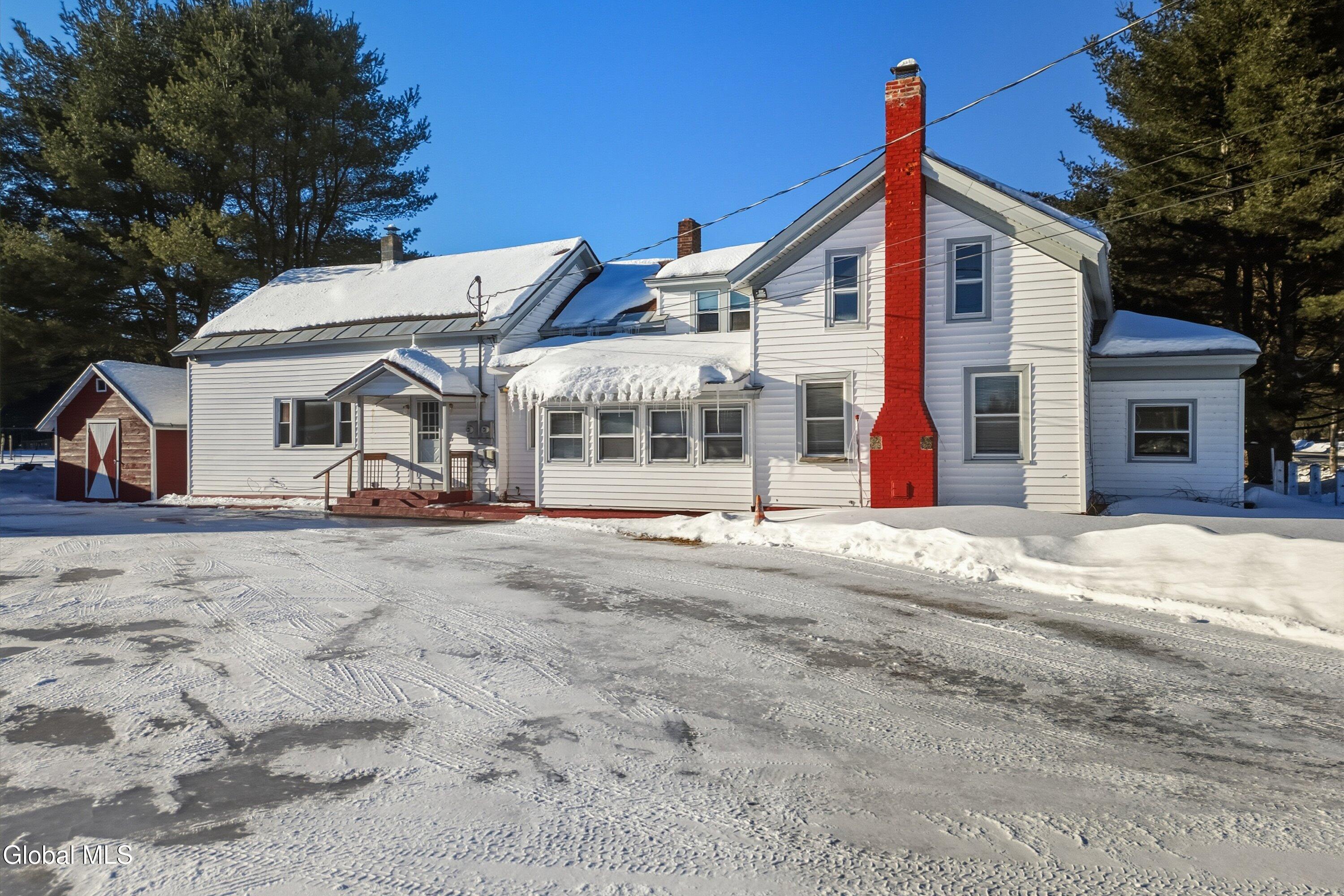 Image 2: 01-122 Houseman St-1