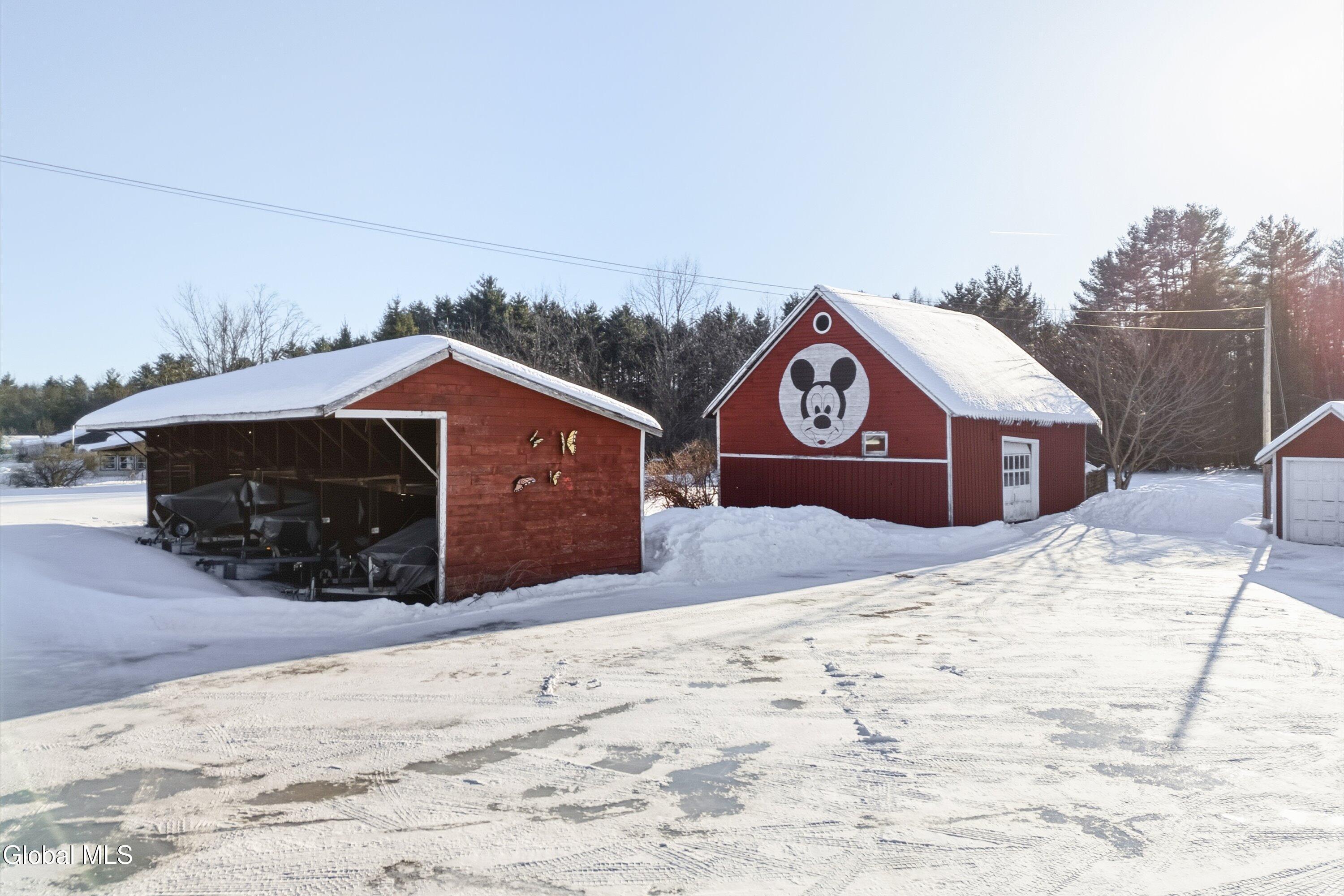 Image 4: 07-122 Houseman St-7